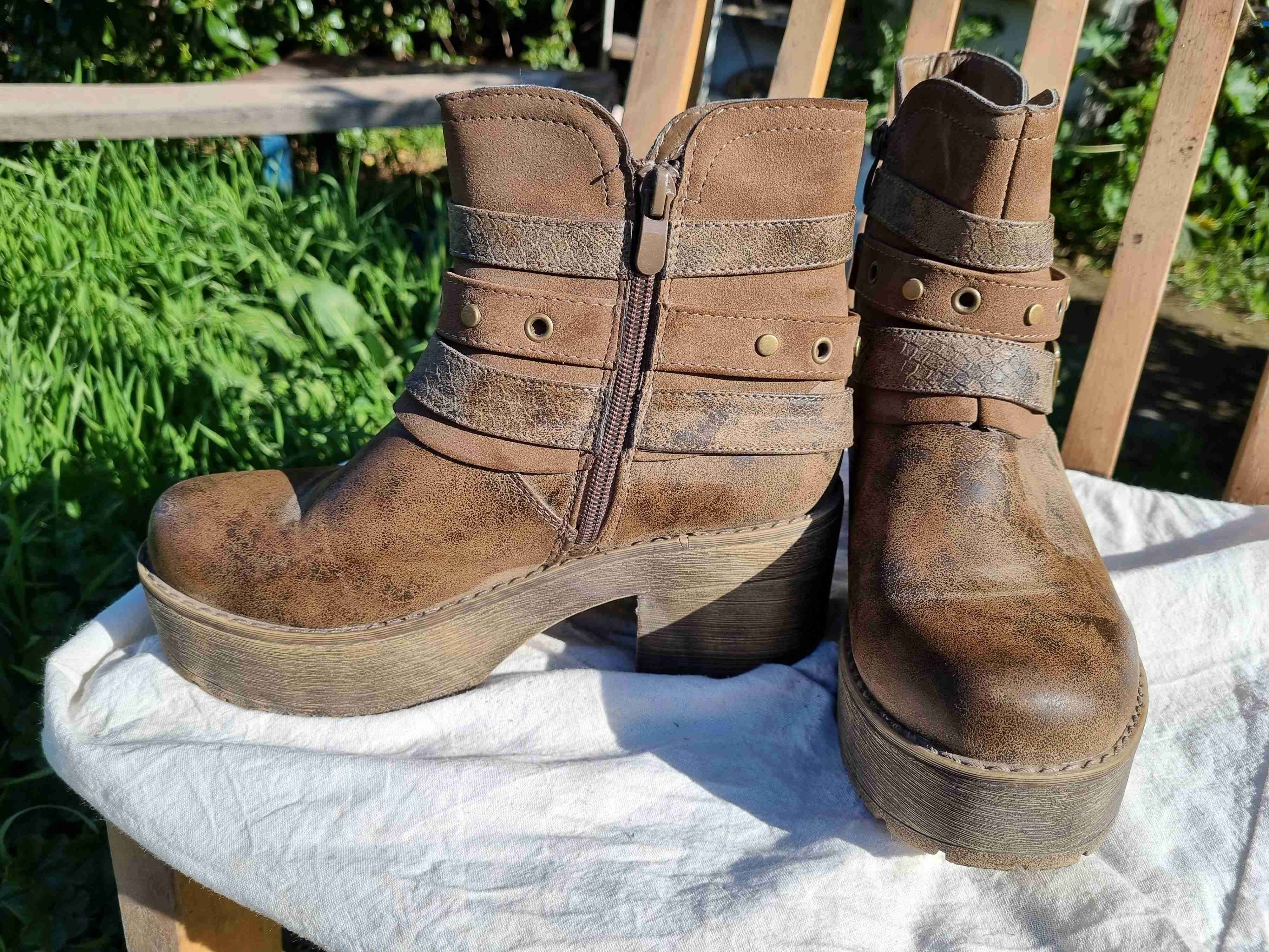 Botines café con hebillas - miniatura 3