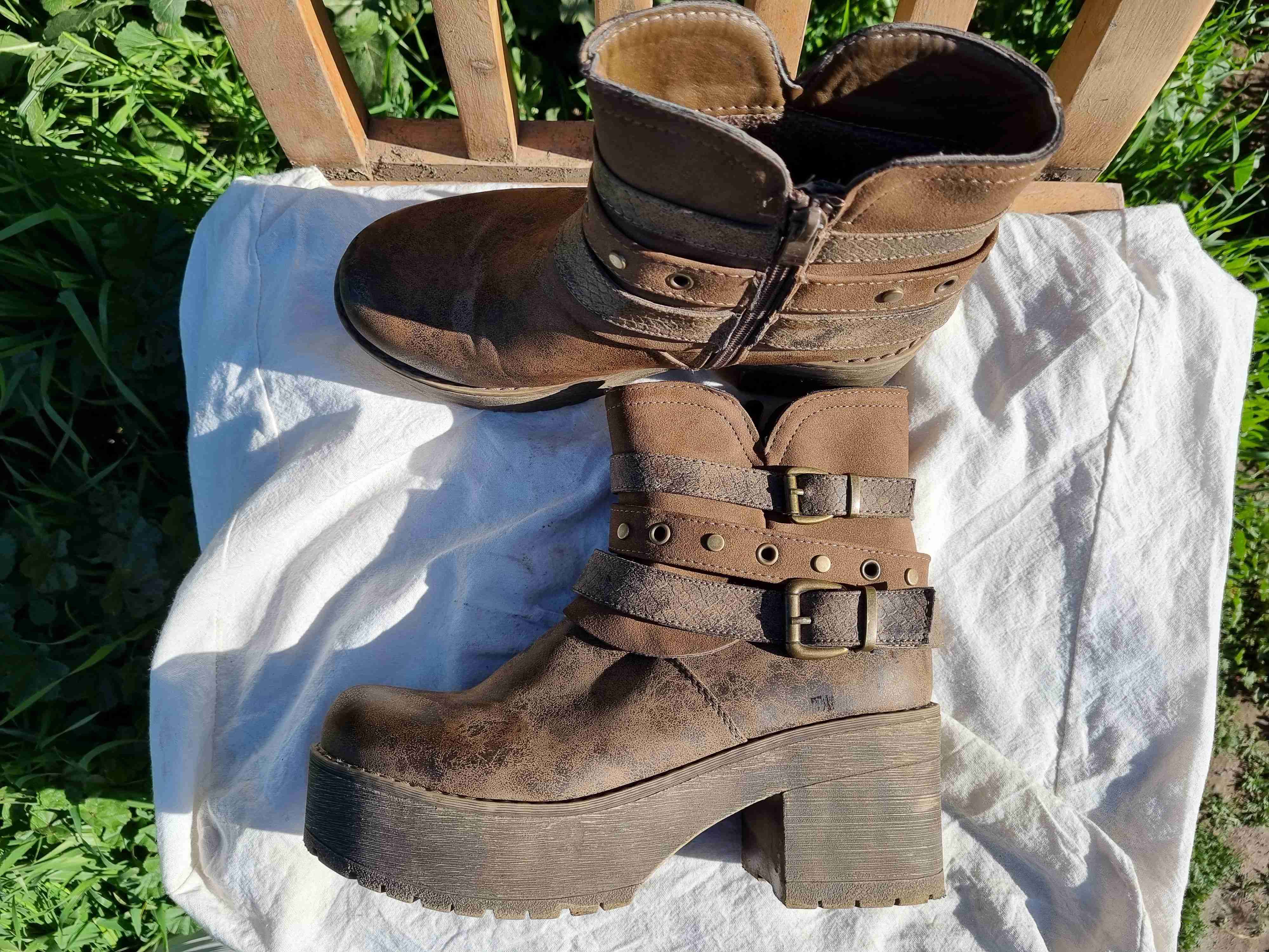 Botines café con hebillas - miniatura 5