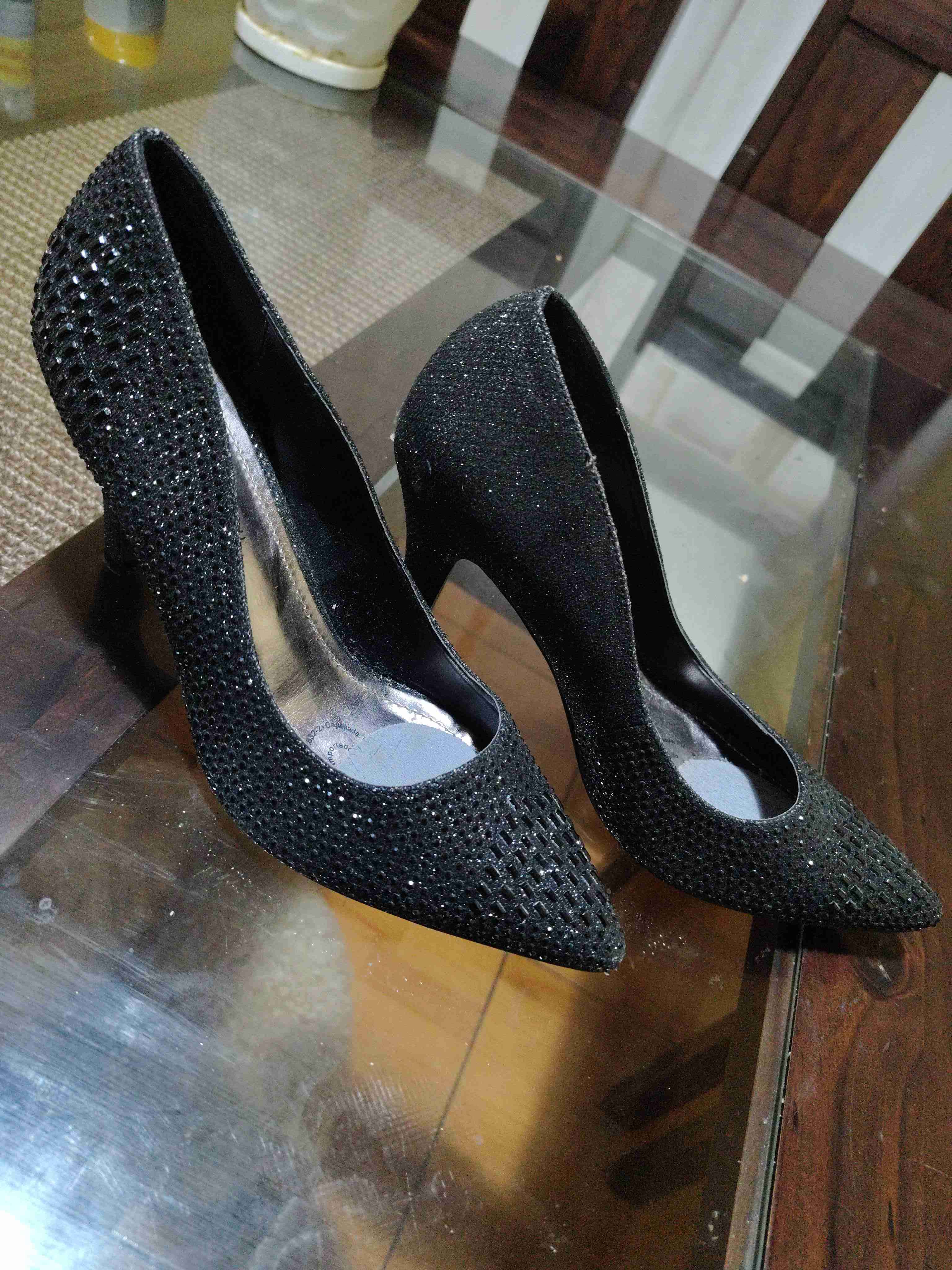 Tacones negros con brillo - miniatura 2