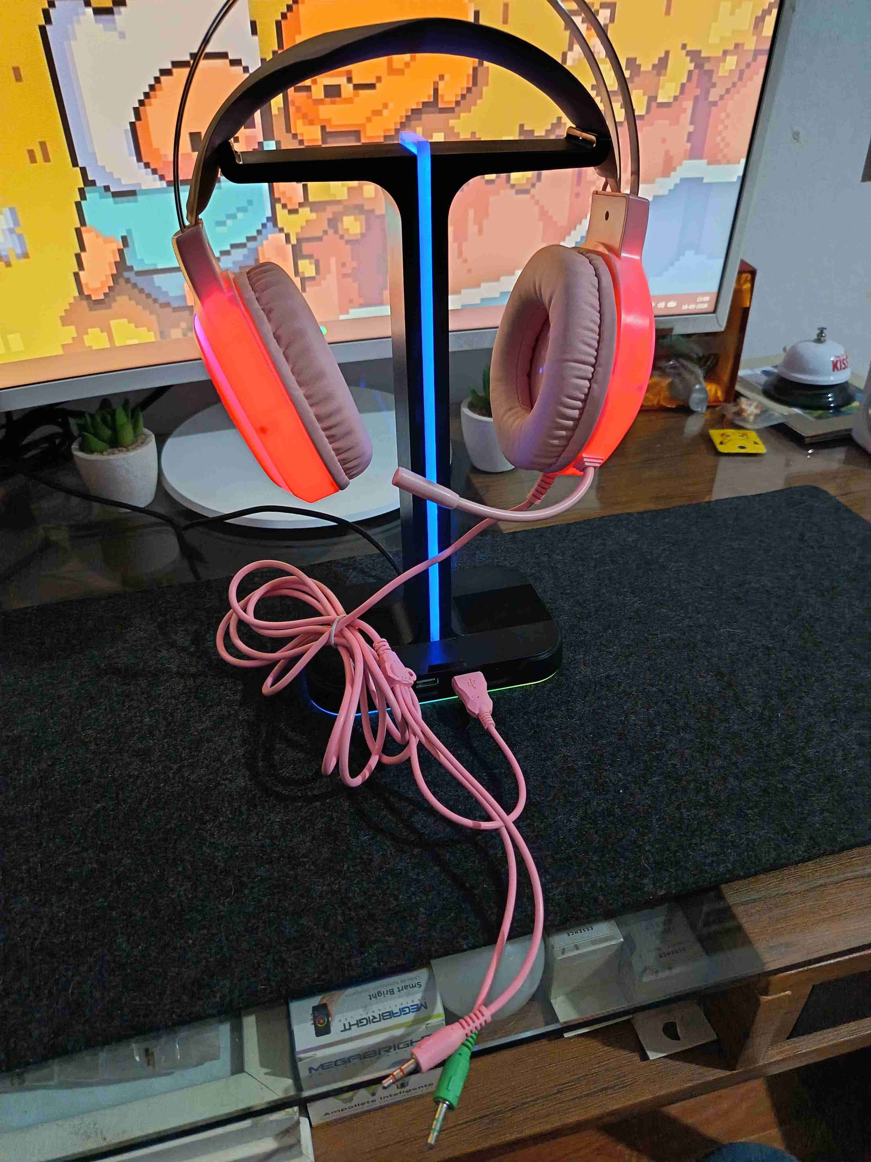 Audífonos gamer RGB con cable rosados - miniatura 2