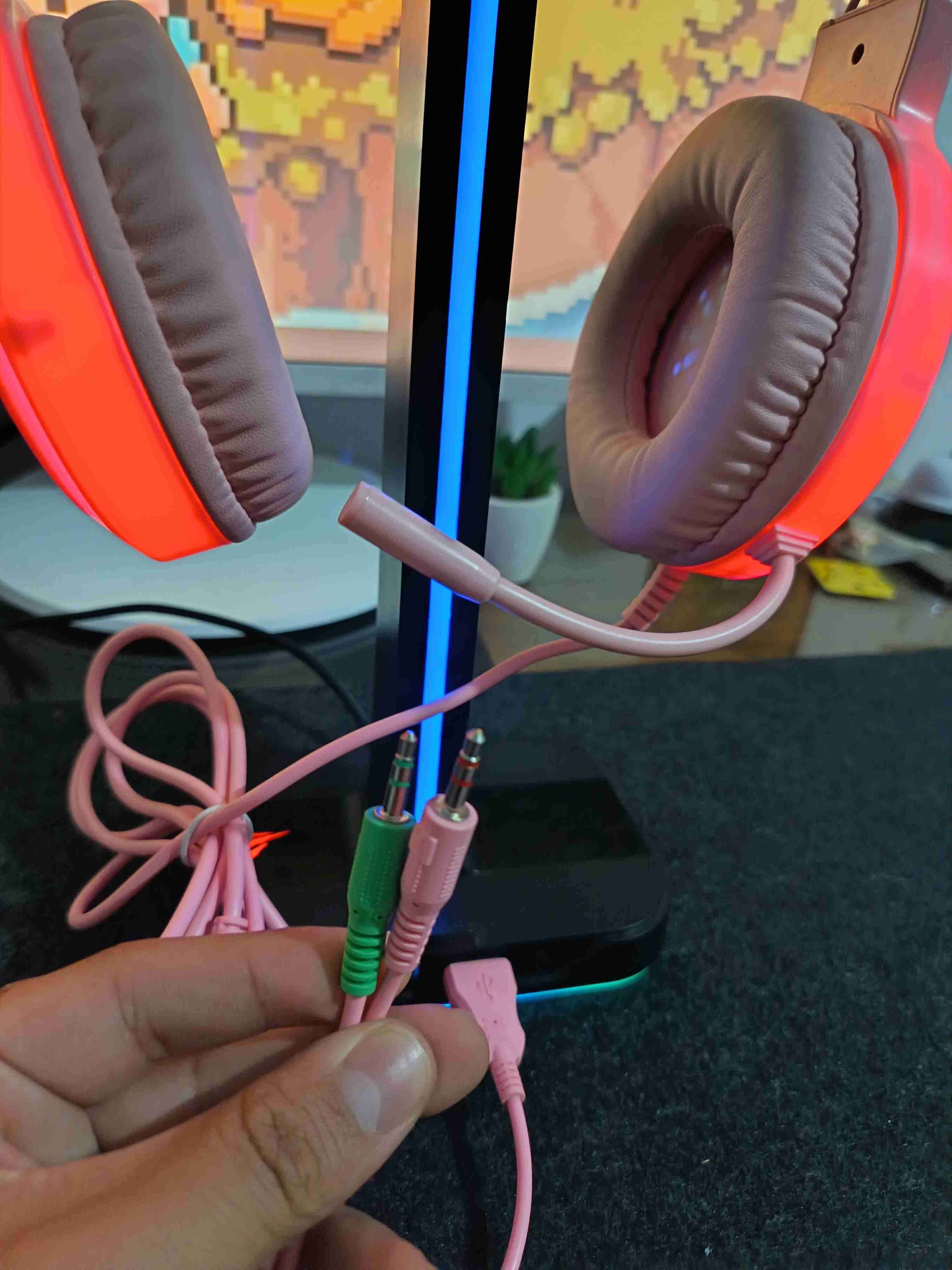 Audífonos gamer RGB con cable rosados - miniatura 3