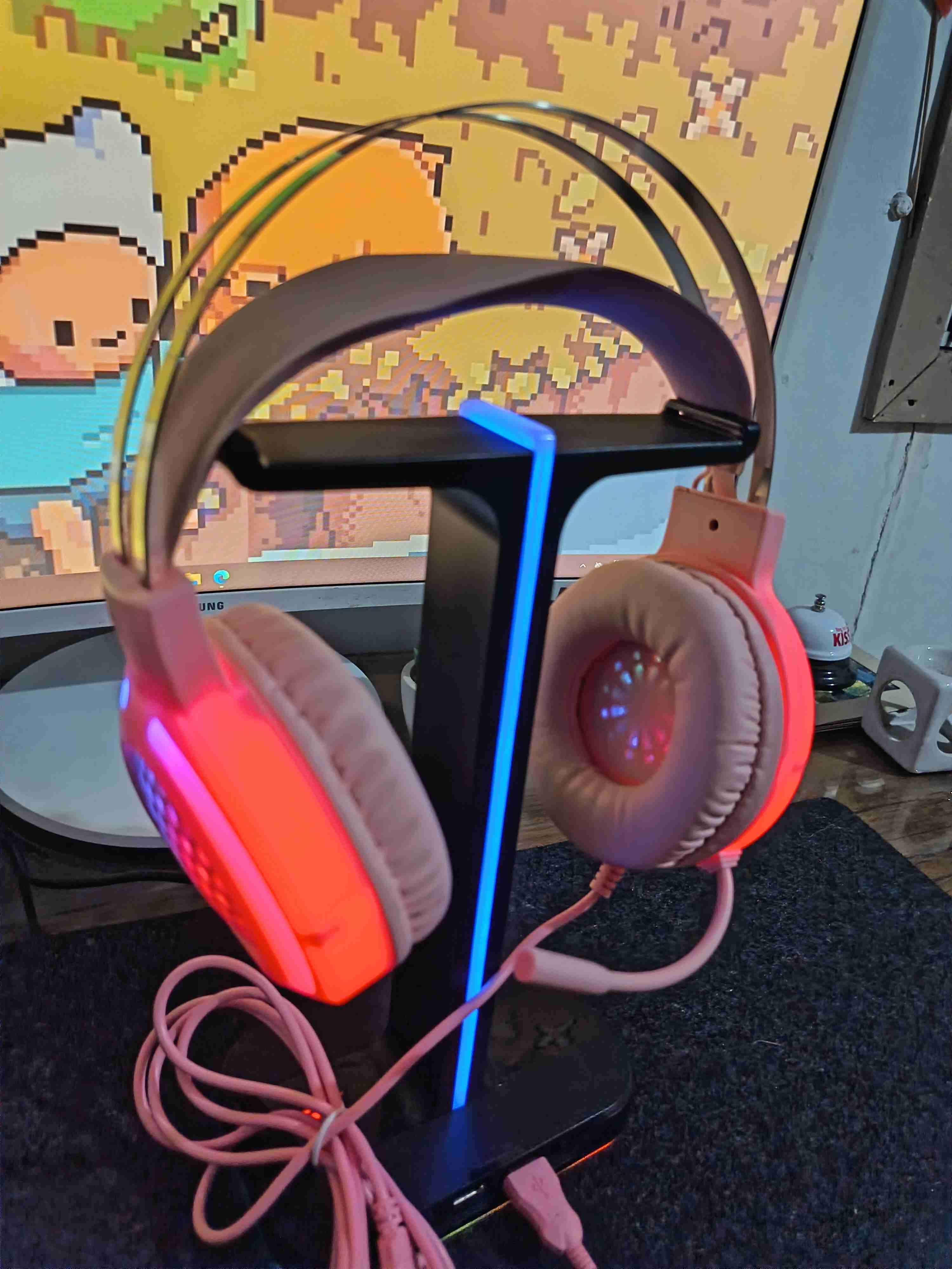 Audífonos gamer RGB con cable rosados - miniatura 4