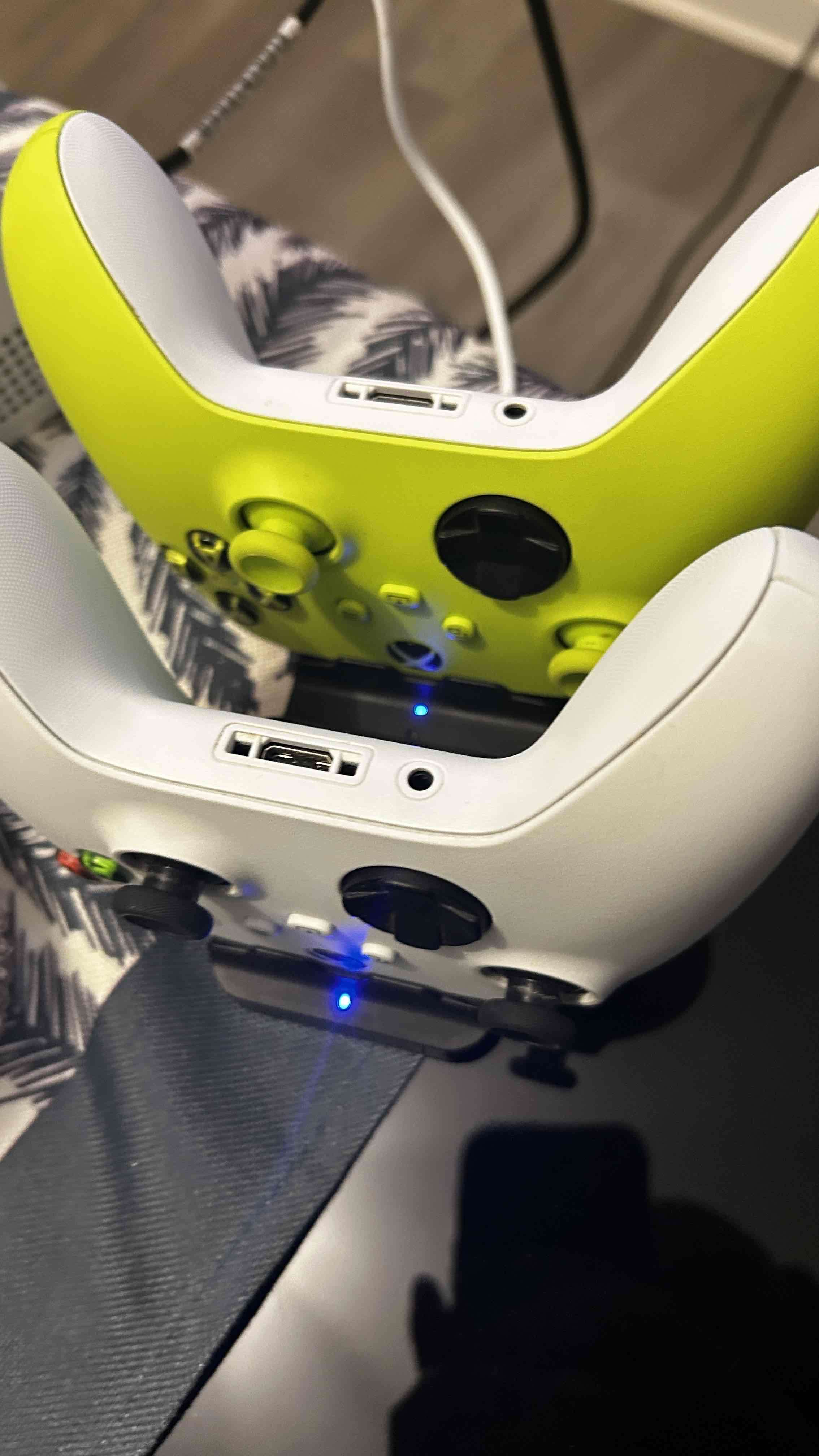 Consola Xbox series S con control dual - miniatura 2