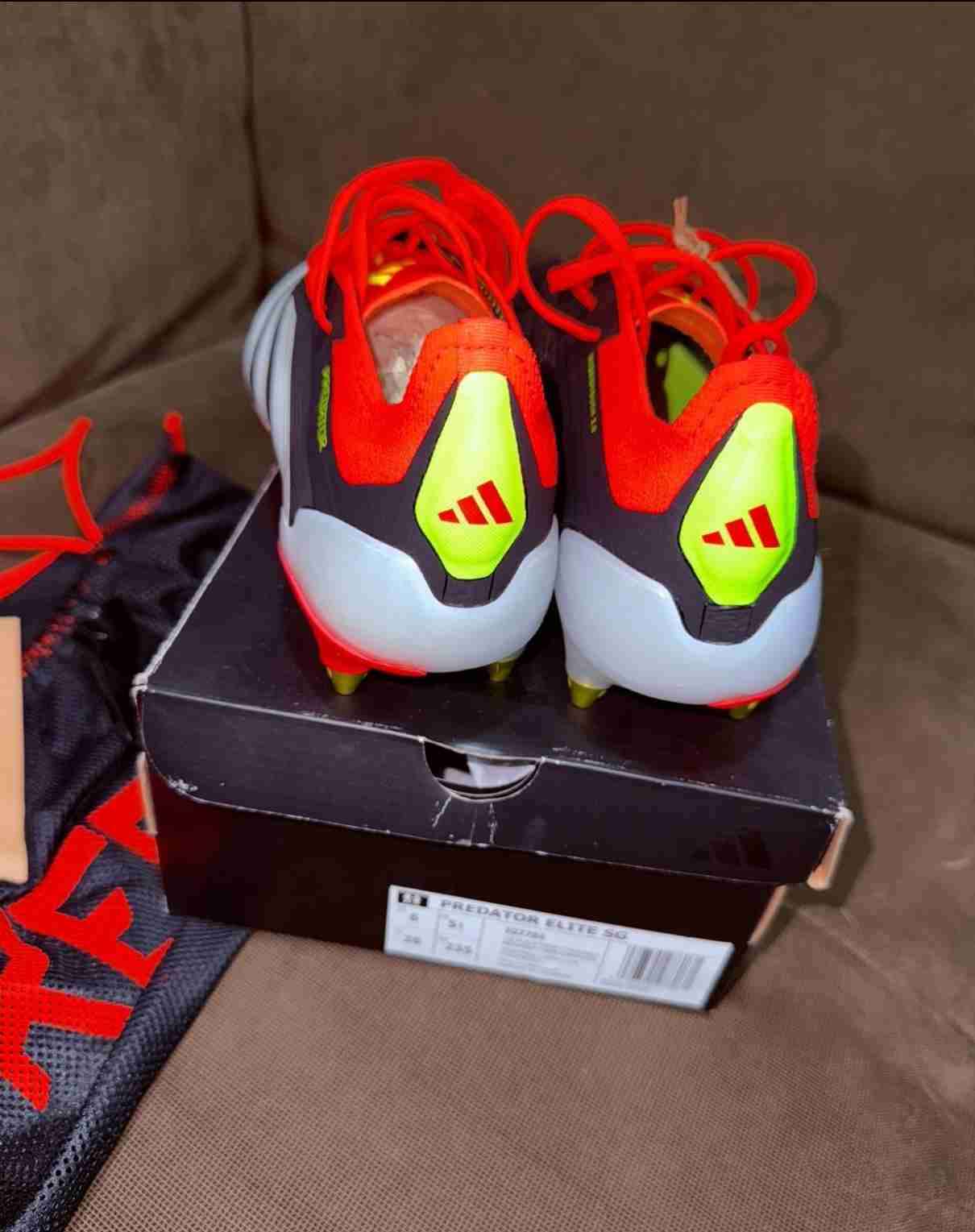 Zapatos de fútbol Predator nuevos - miniatura 3