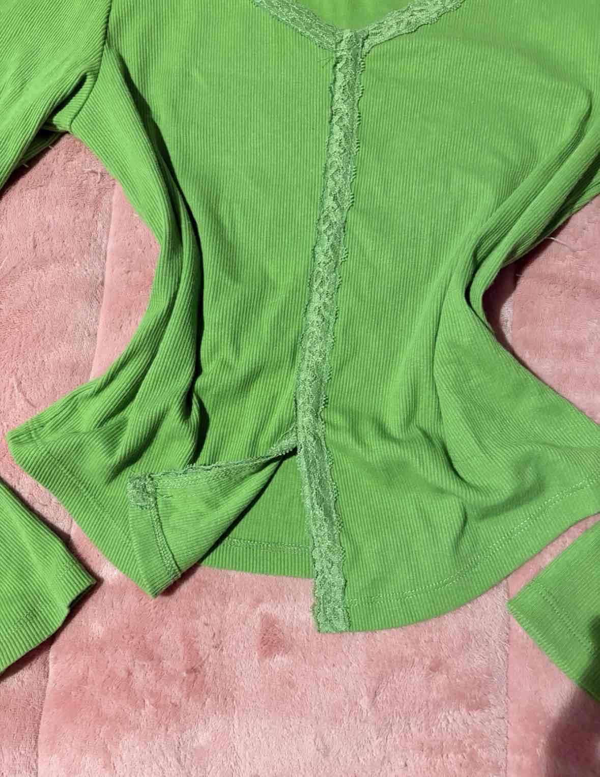 Polera verde con encaje - miniatura 2