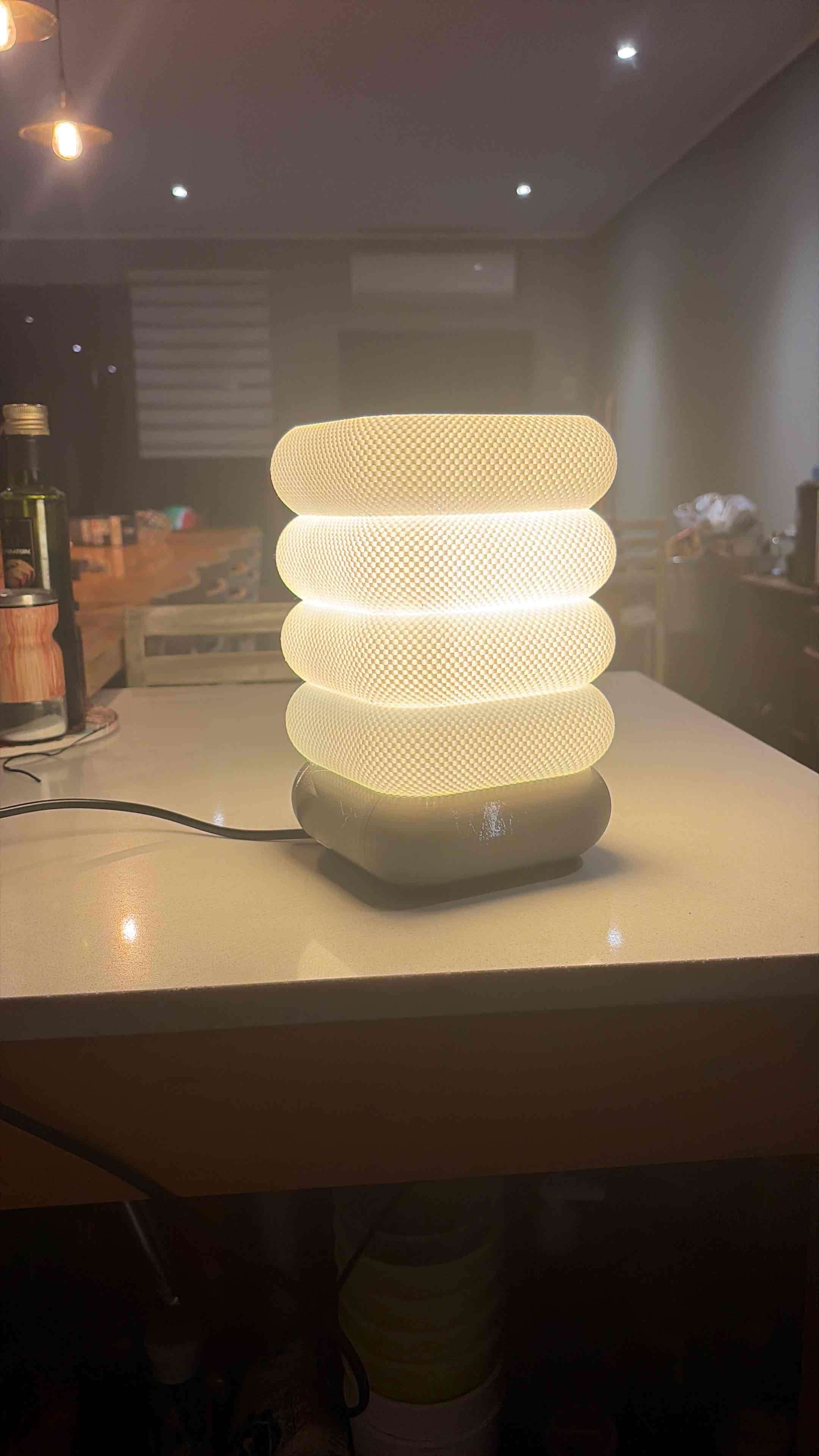 Lámpara de mesa moderna