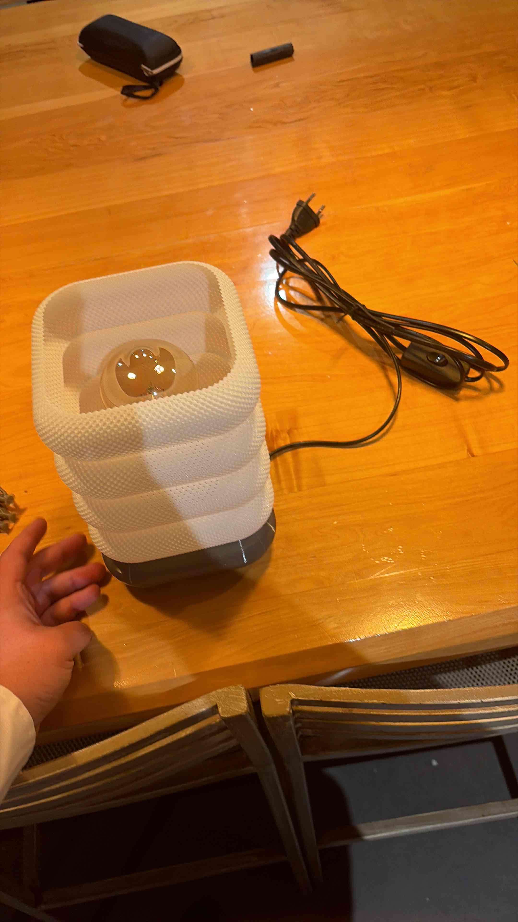 Lámpara de mesa moderna - miniatura 3