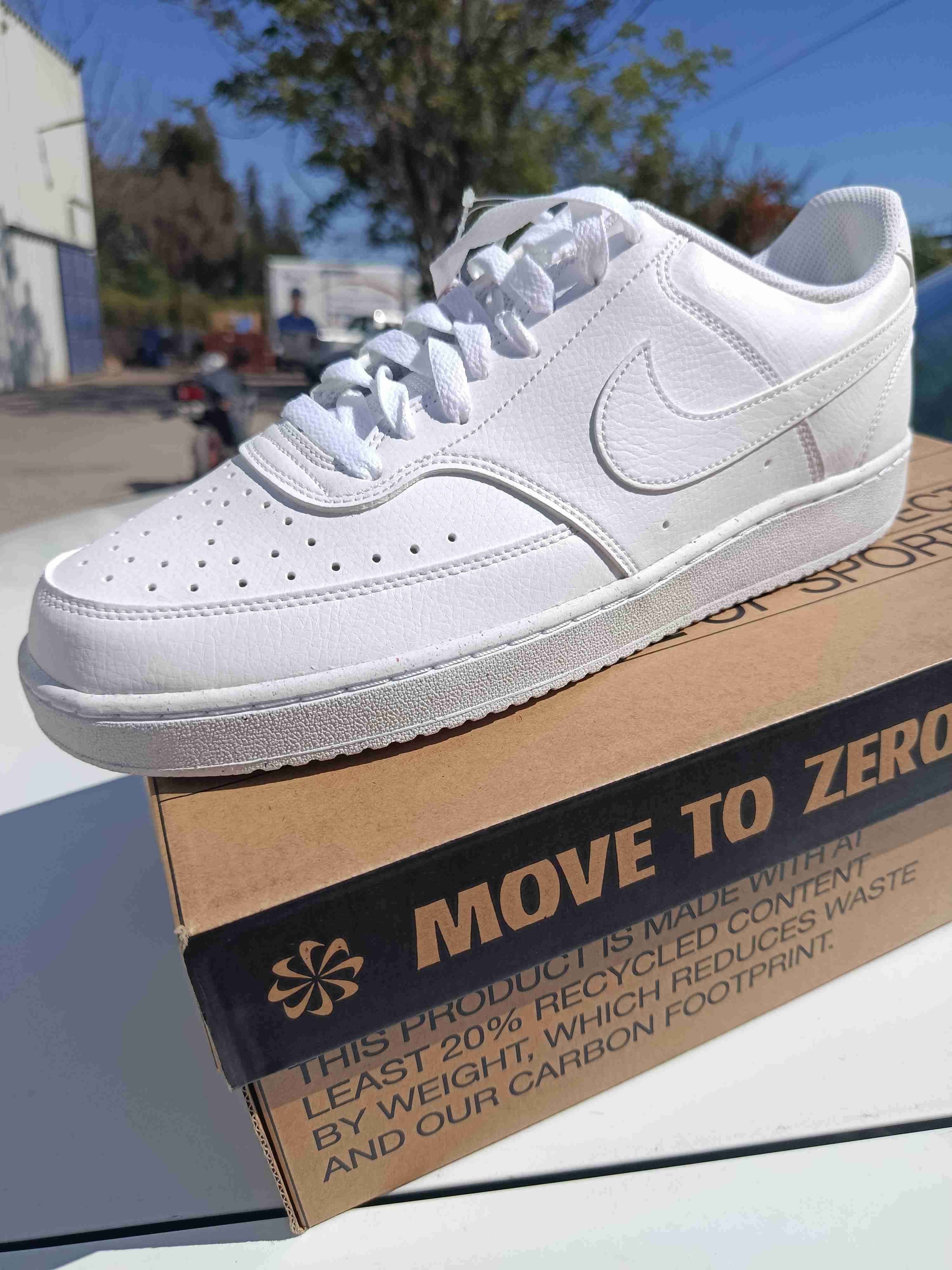 Zapatillas blancas nuevas - miniatura 2