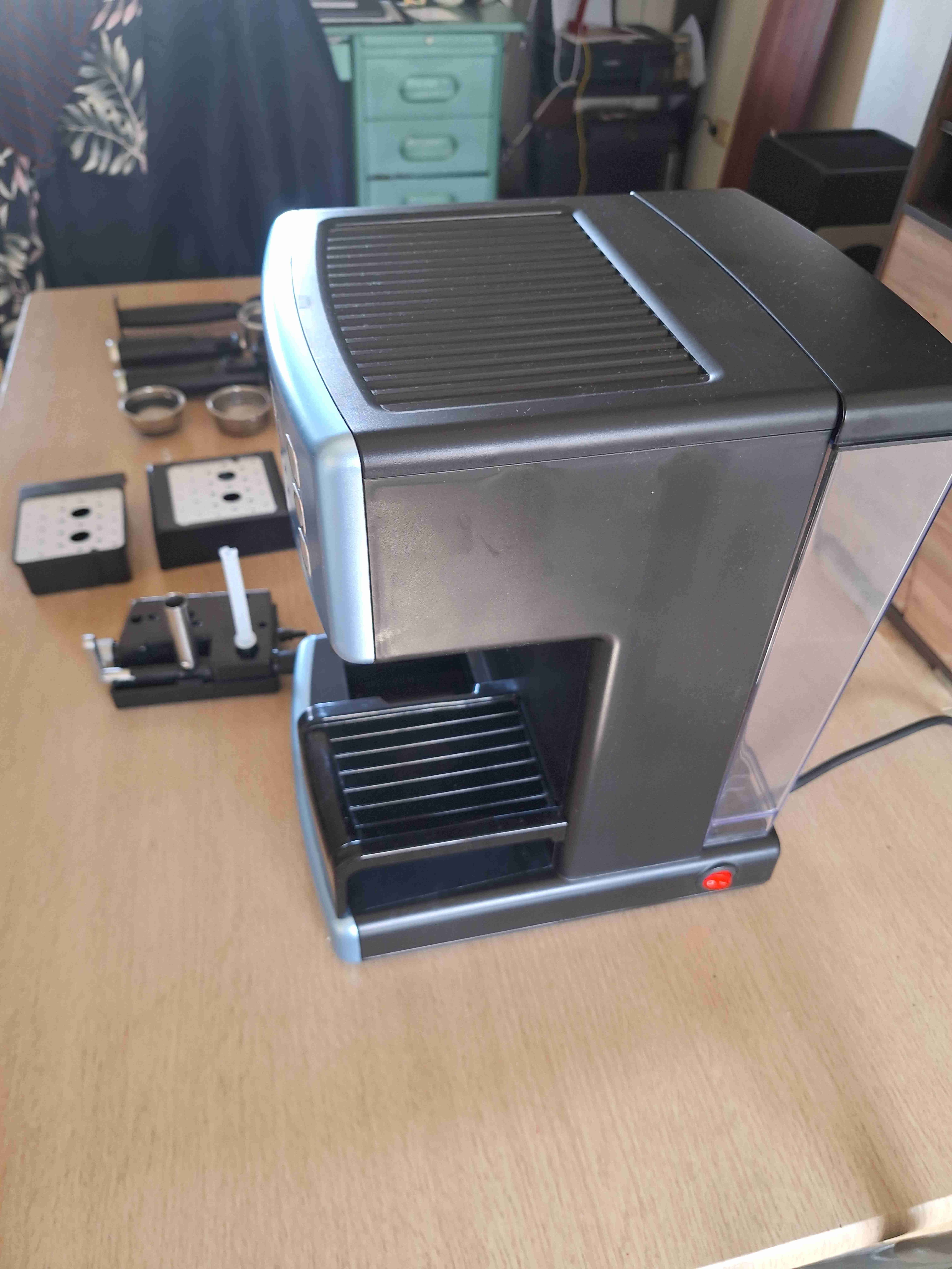 Máquina de café espresso con accesorios - miniatura 3