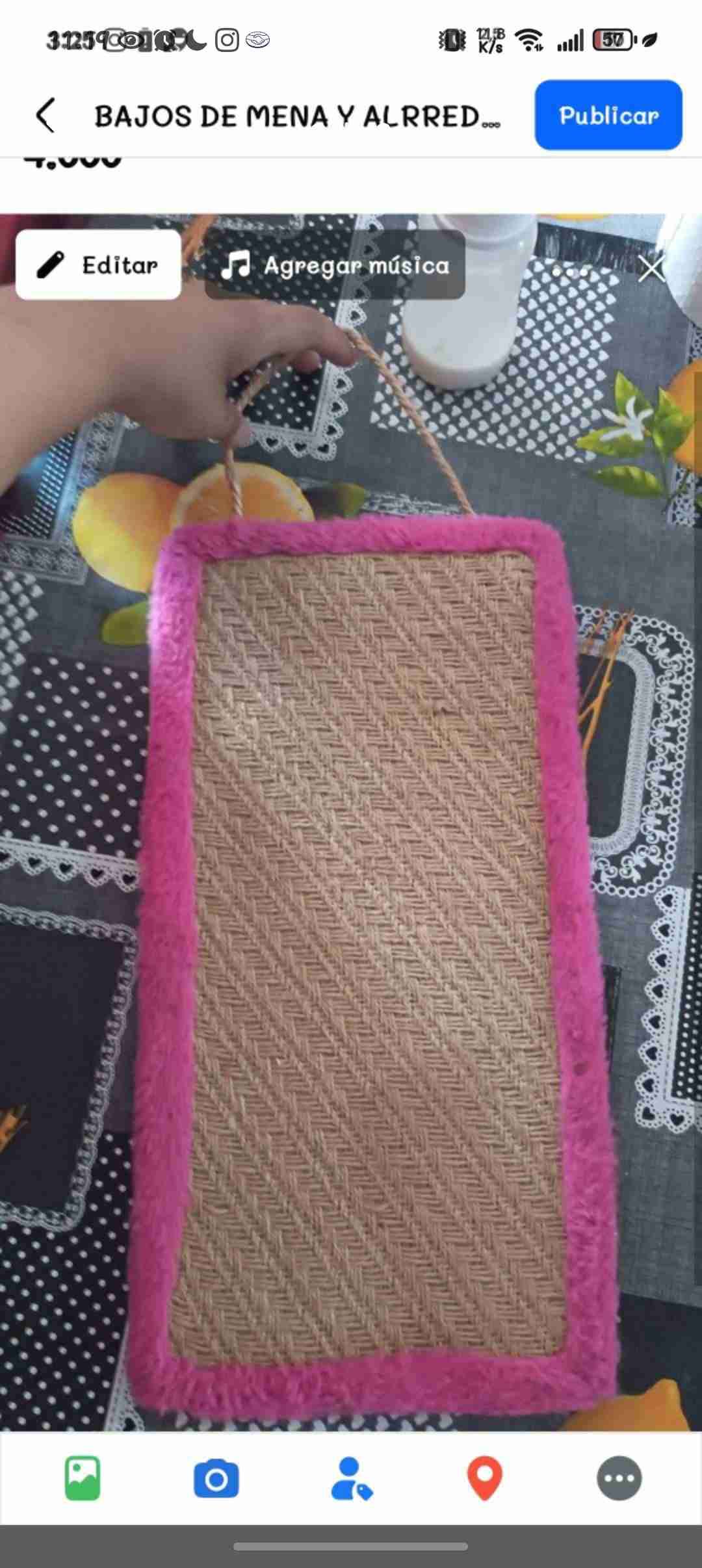 Rascador para gatos con borde rosa