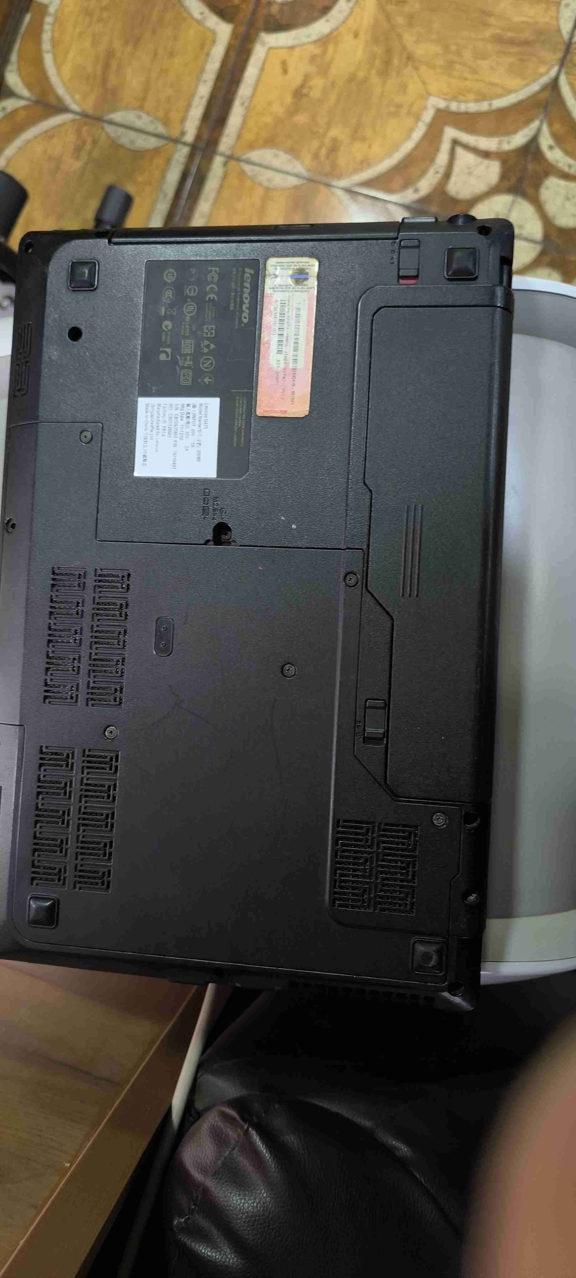 Laptop Lenovo G475 negra - miniatura 3