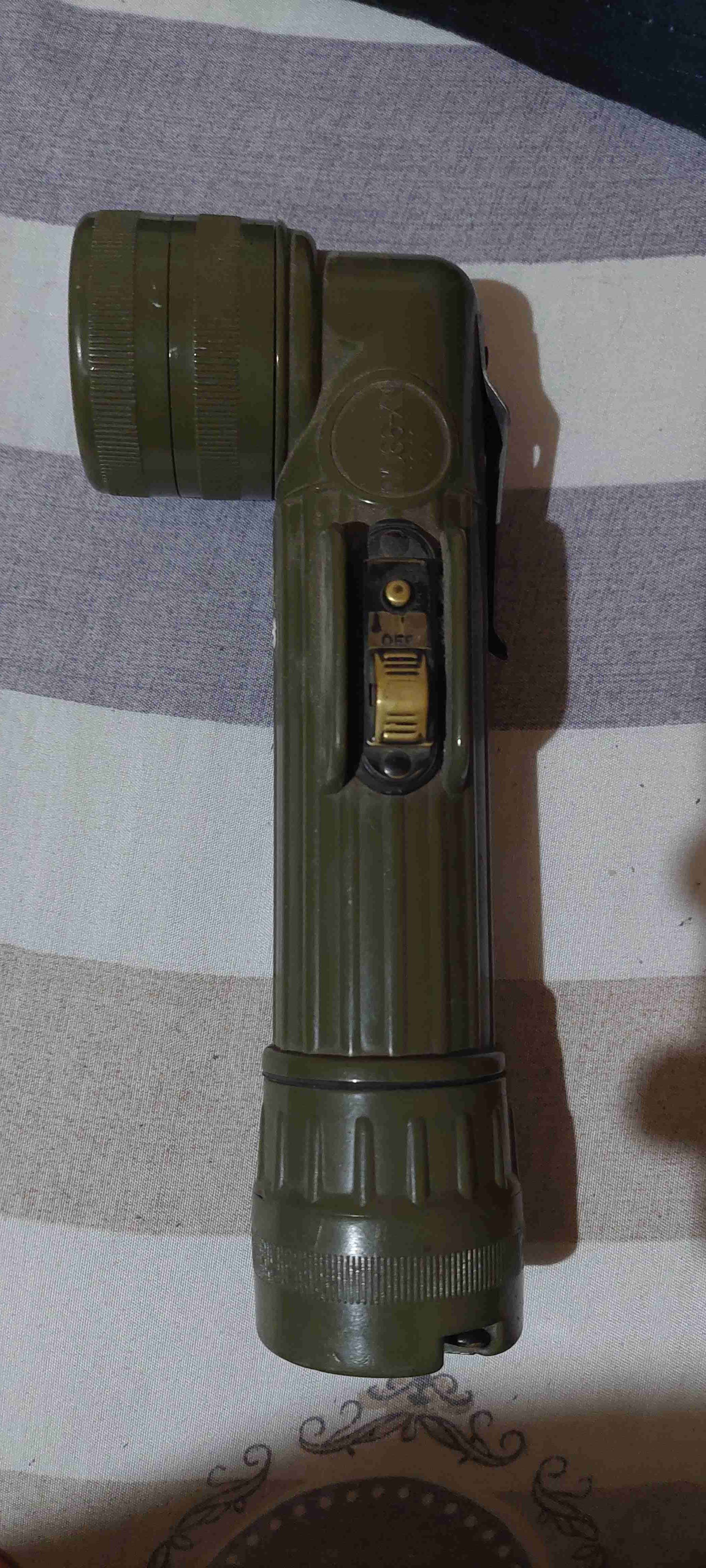 Linterna táctica militar verde