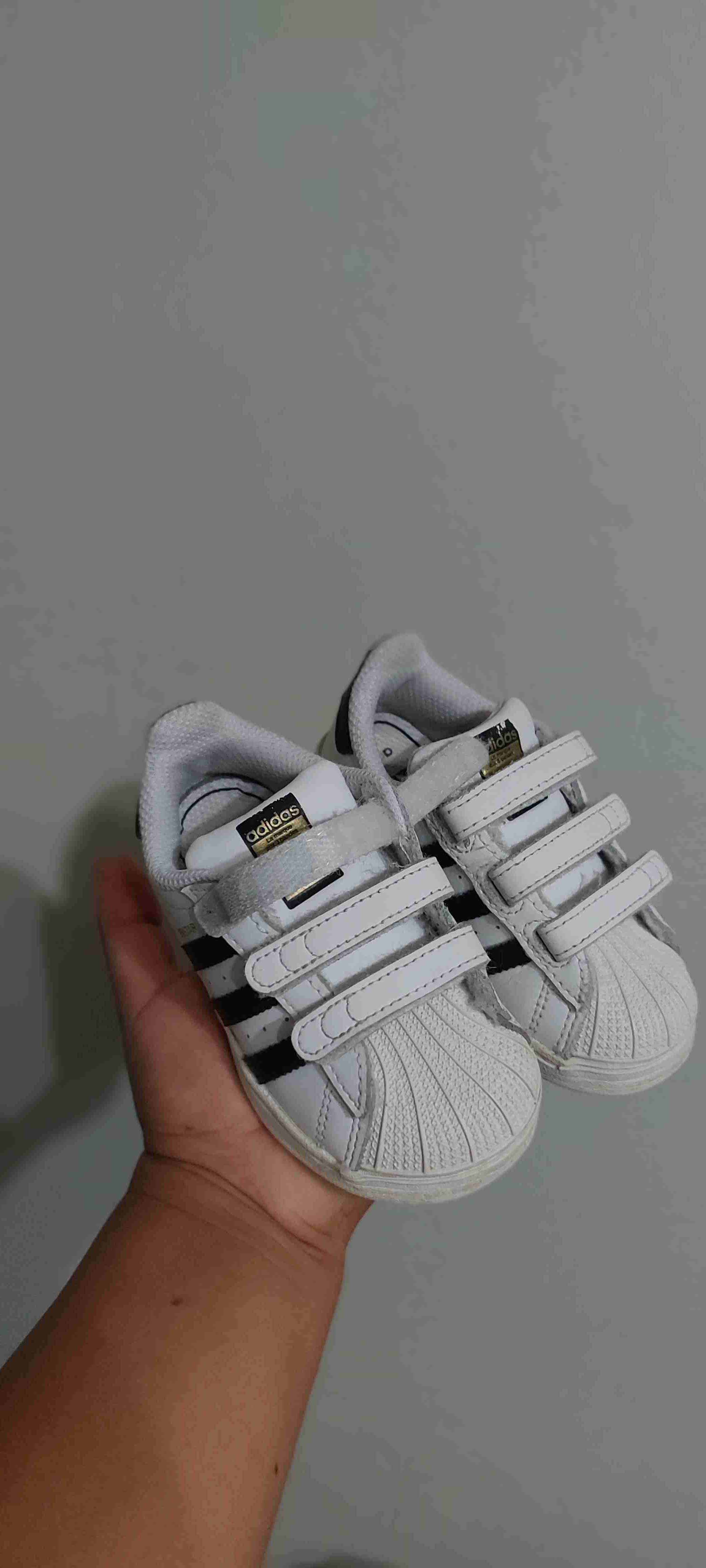 Zapatillas blancas con velcro - miniatura 2