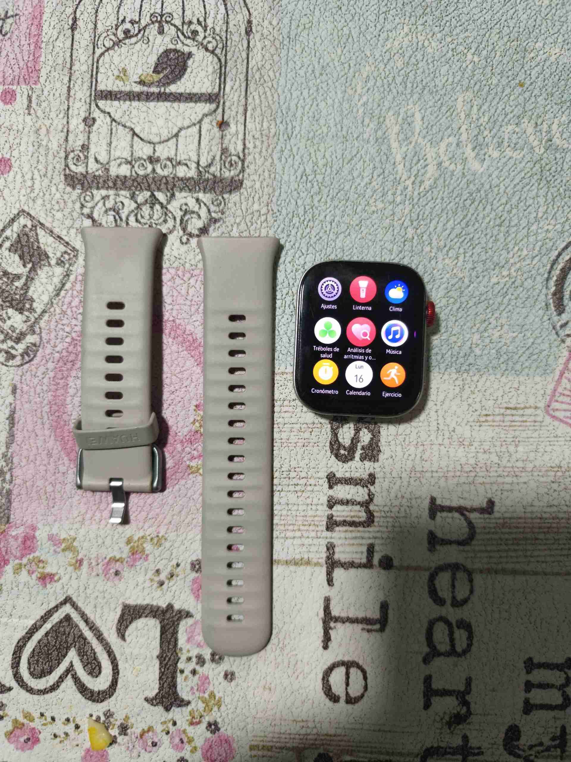 Smartwatch con correa gris