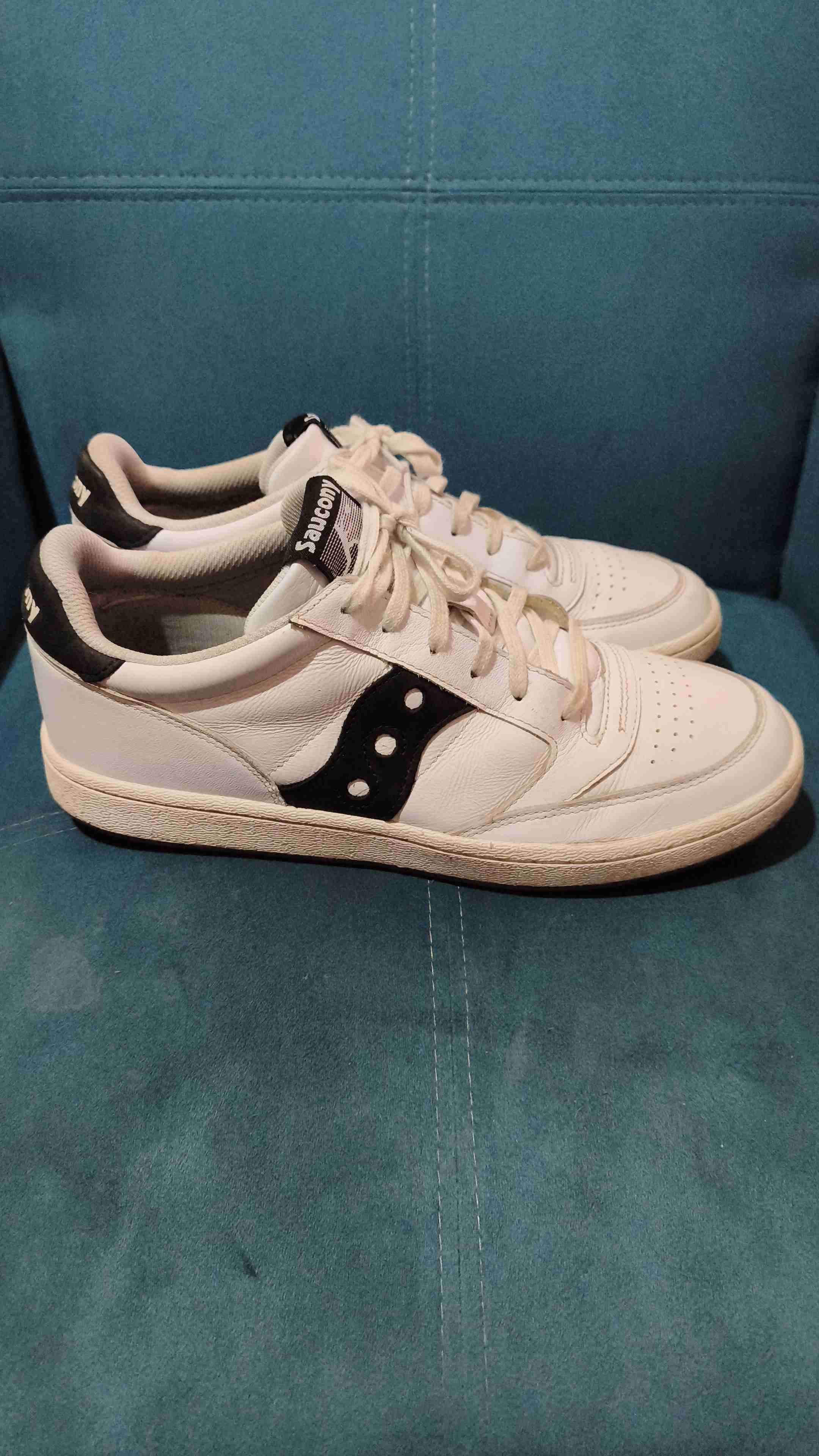 Zapatillas Saucony blancas y negras - miniatura 2