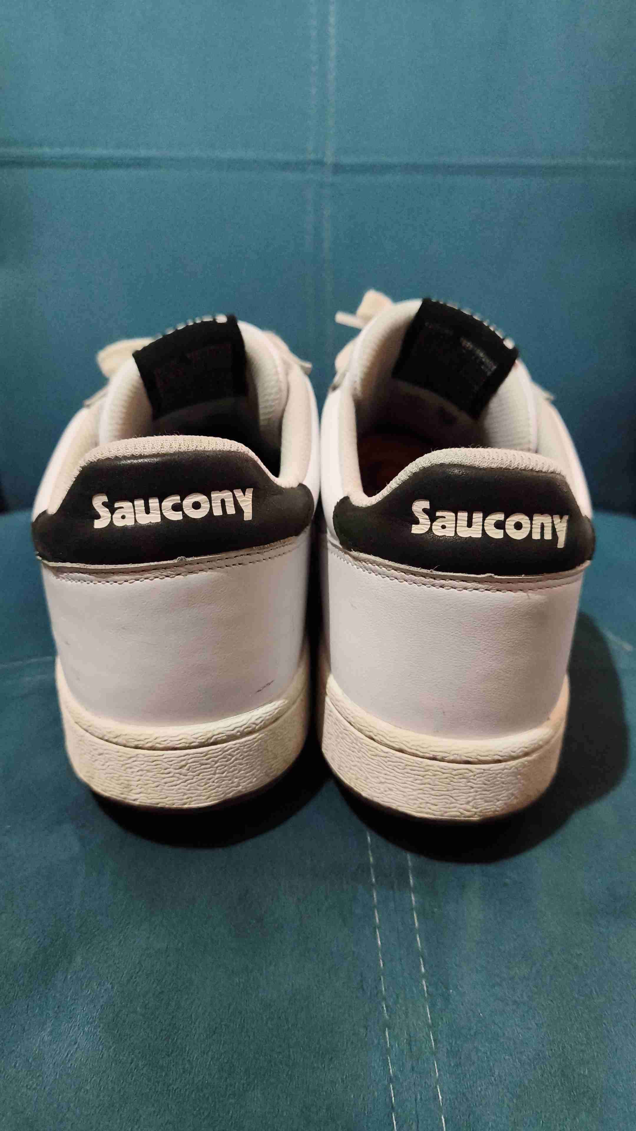 Zapatillas Saucony blancas y negras - miniatura 3