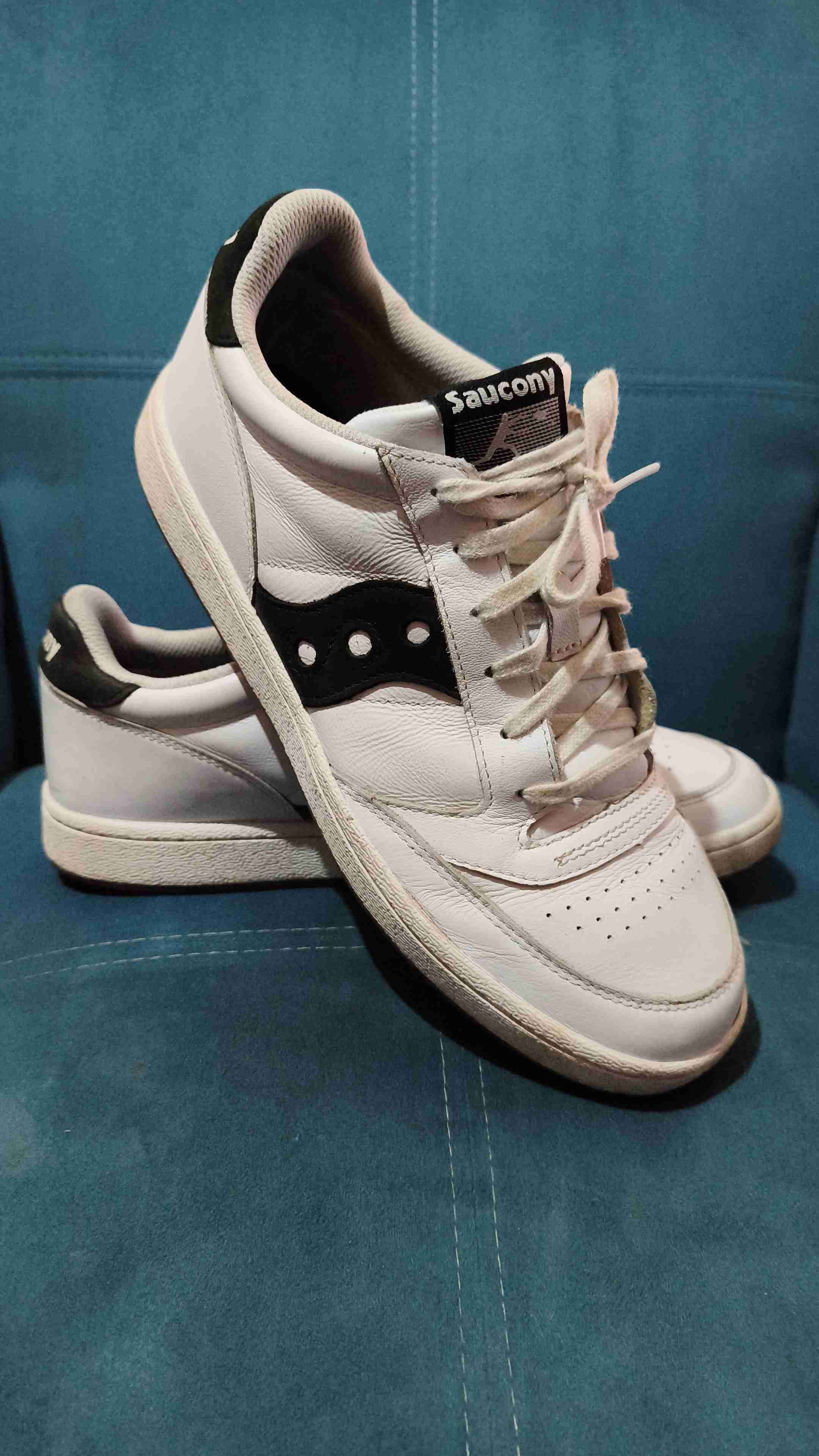 Zapatillas Saucony blancas y negras - miniatura 4