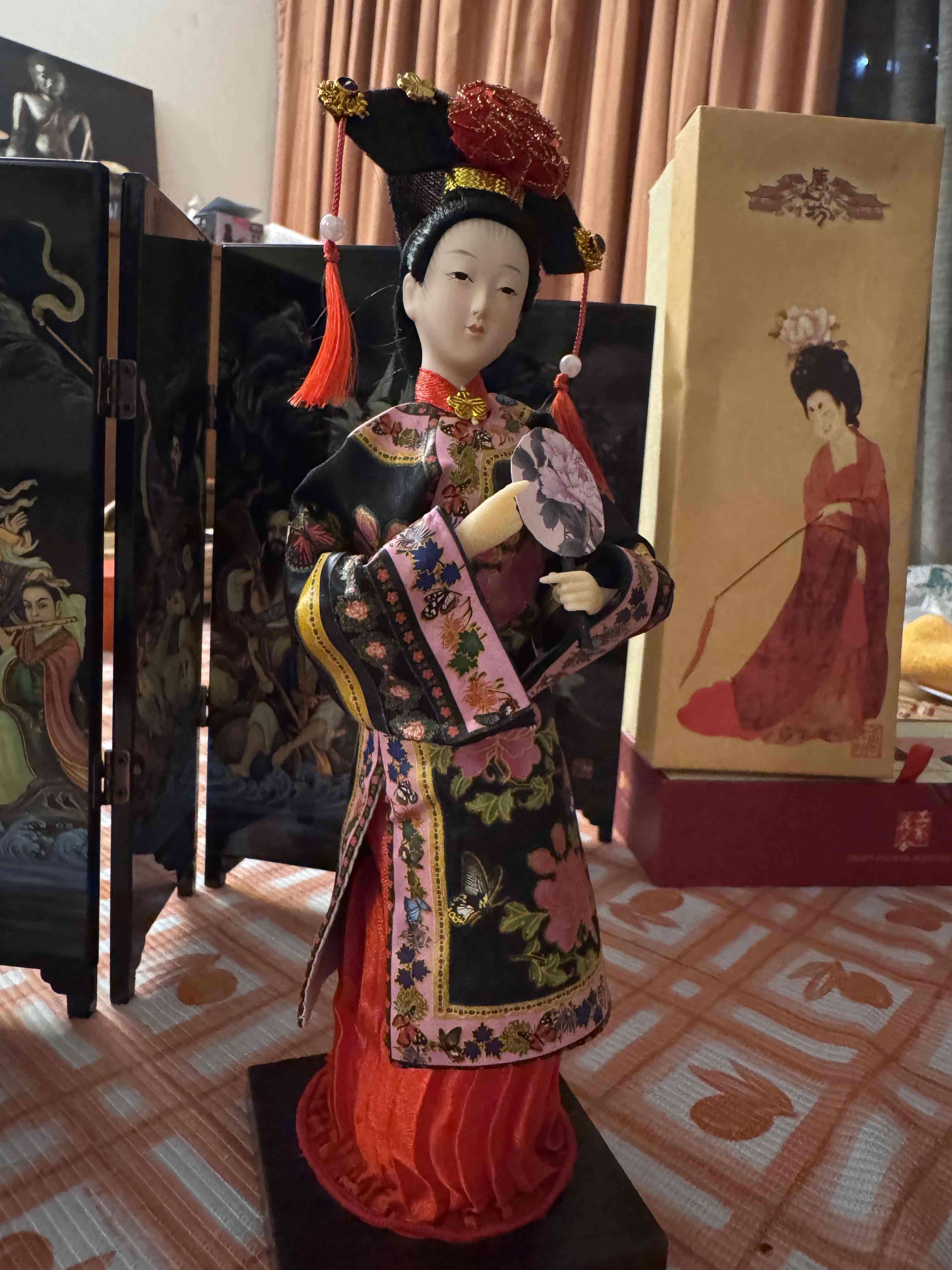 Belleza oriental de colección directamente de Chin - miniatura 4