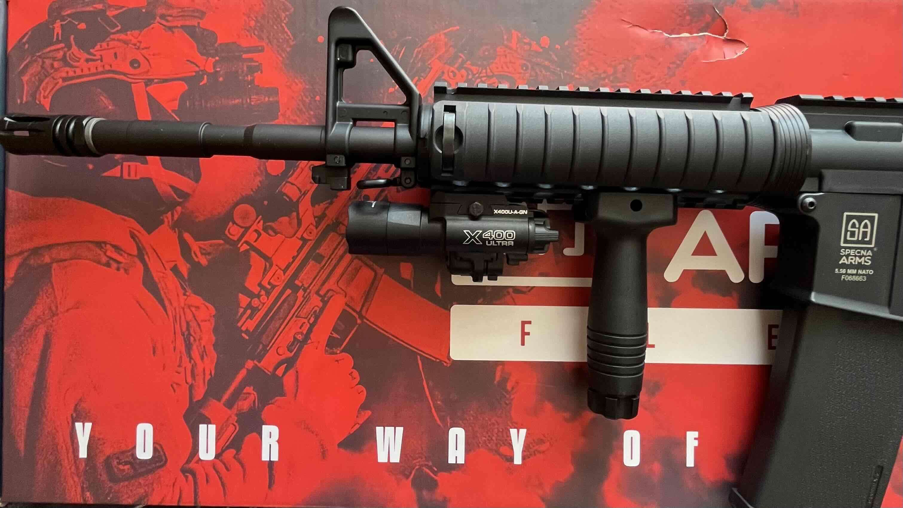 Linterna táctica con láser rojo - miniatura 4