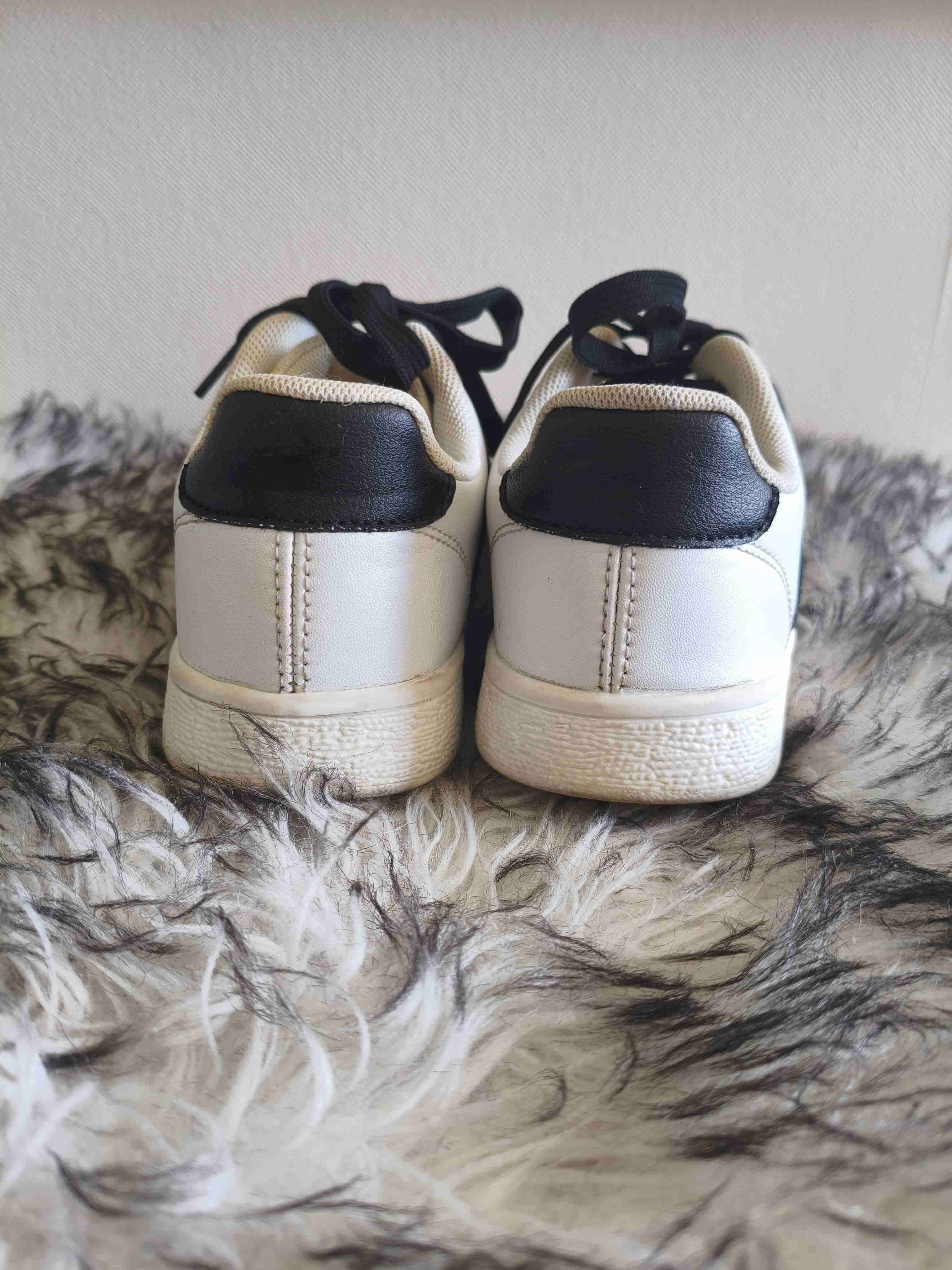 Zapatillas blancas con líneas negras 35 - miniatura 3