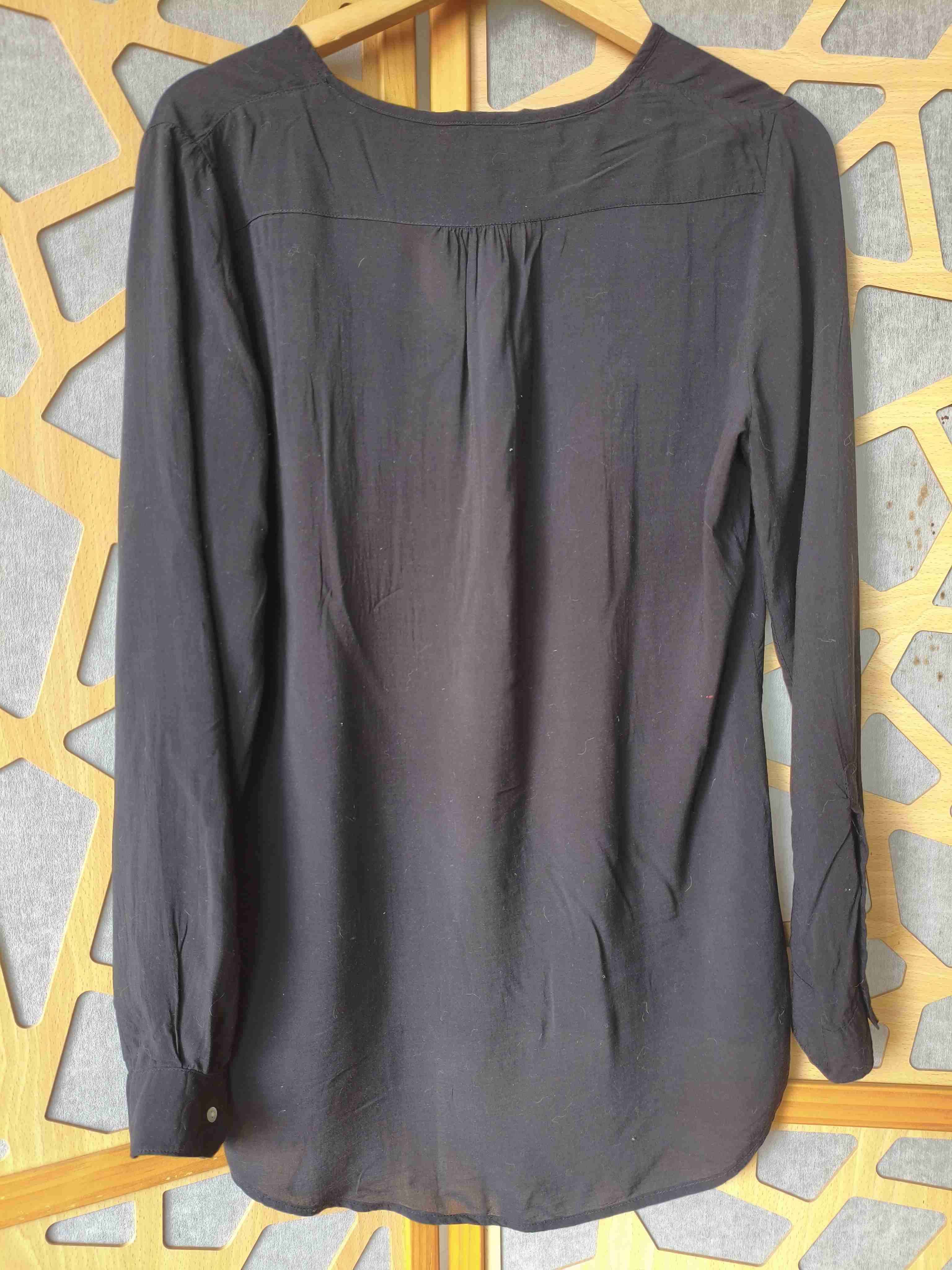 Blusa negra manga larga - miniatura 3