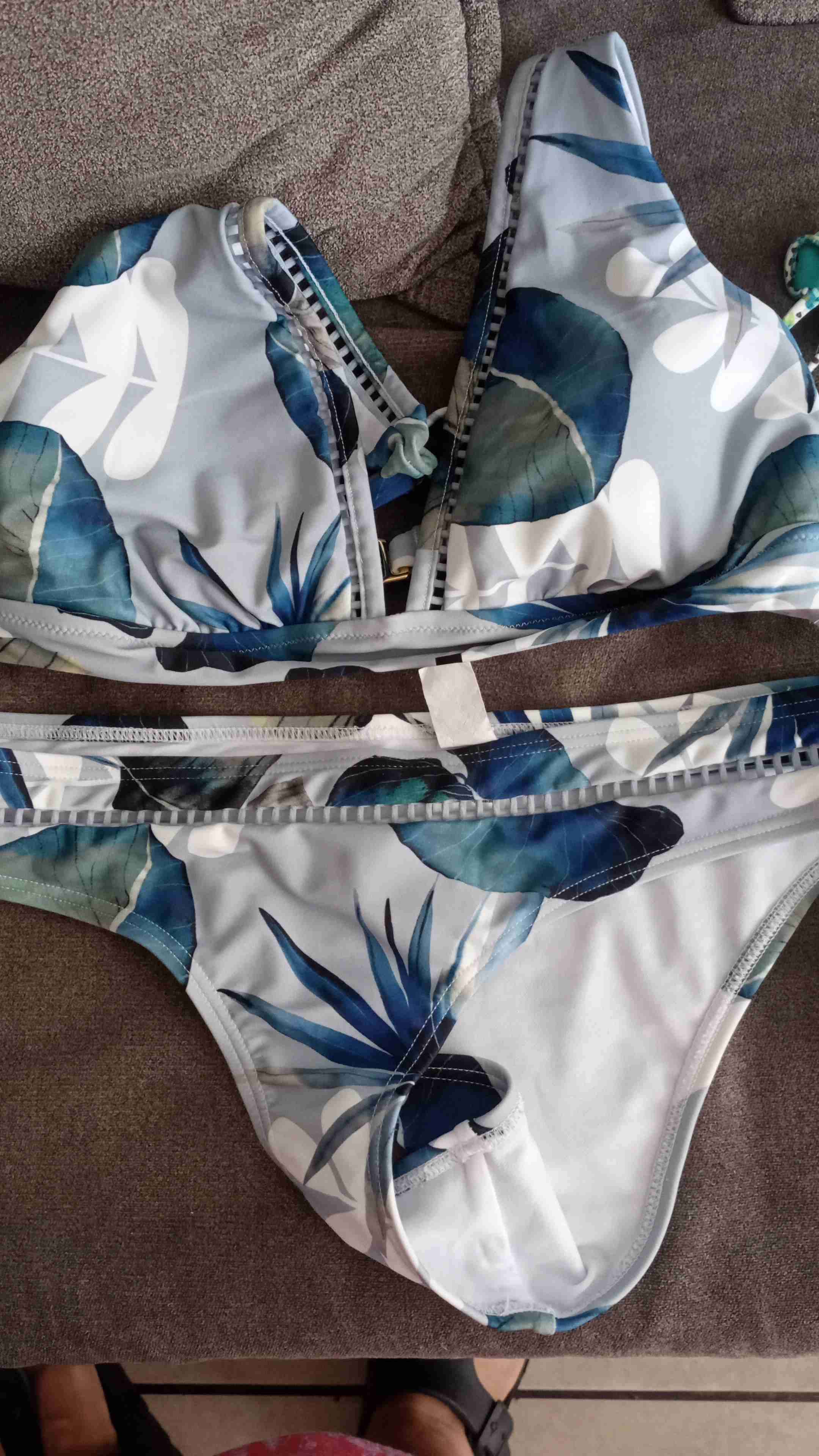 Se vende lote de bikinis y trajes de baño - miniatura 2