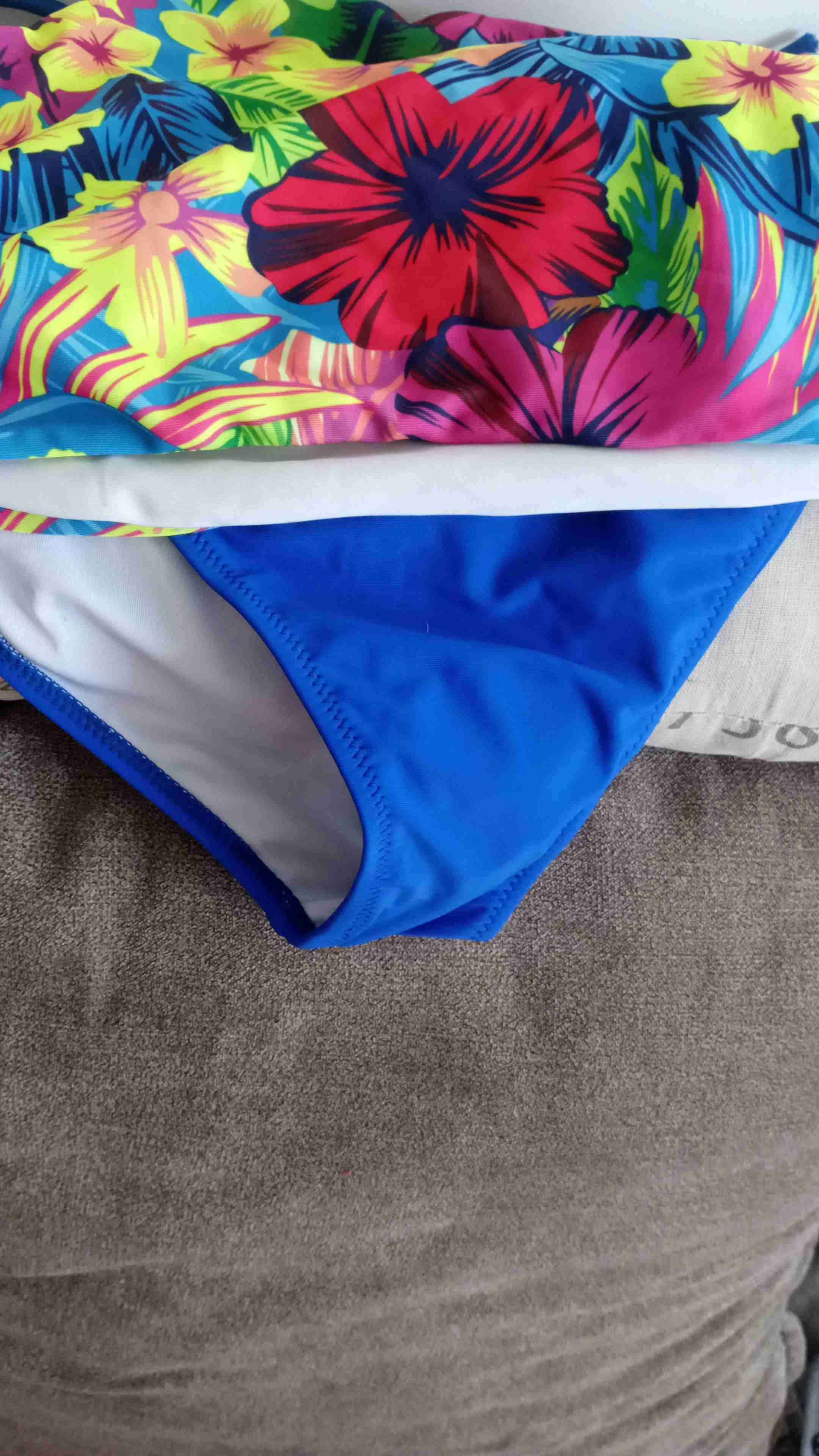 Se vende lote de bikinis y trajes de baño - miniatura 5