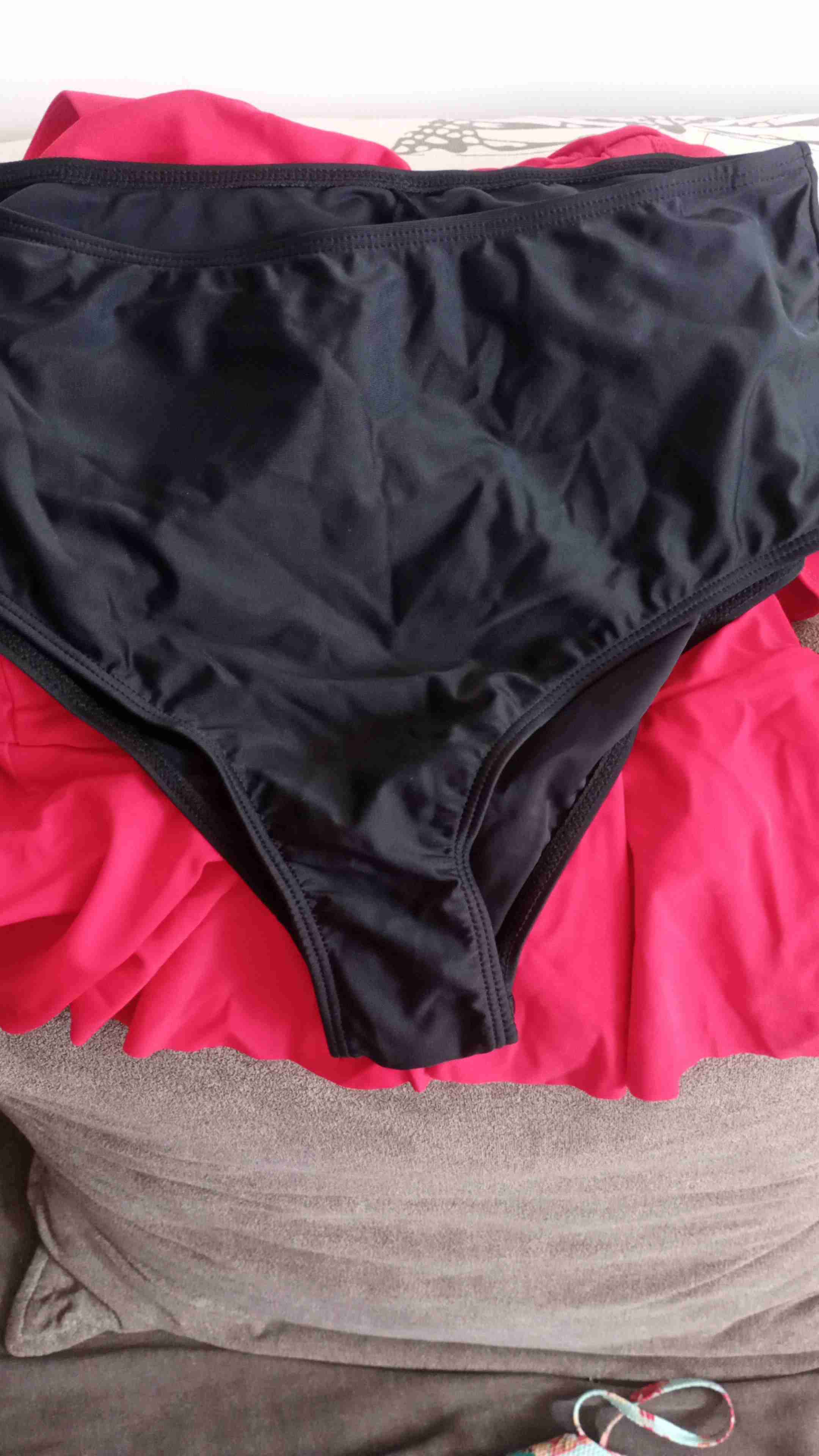 Se vende lote de bikinis y trajes de baño - miniatura 6