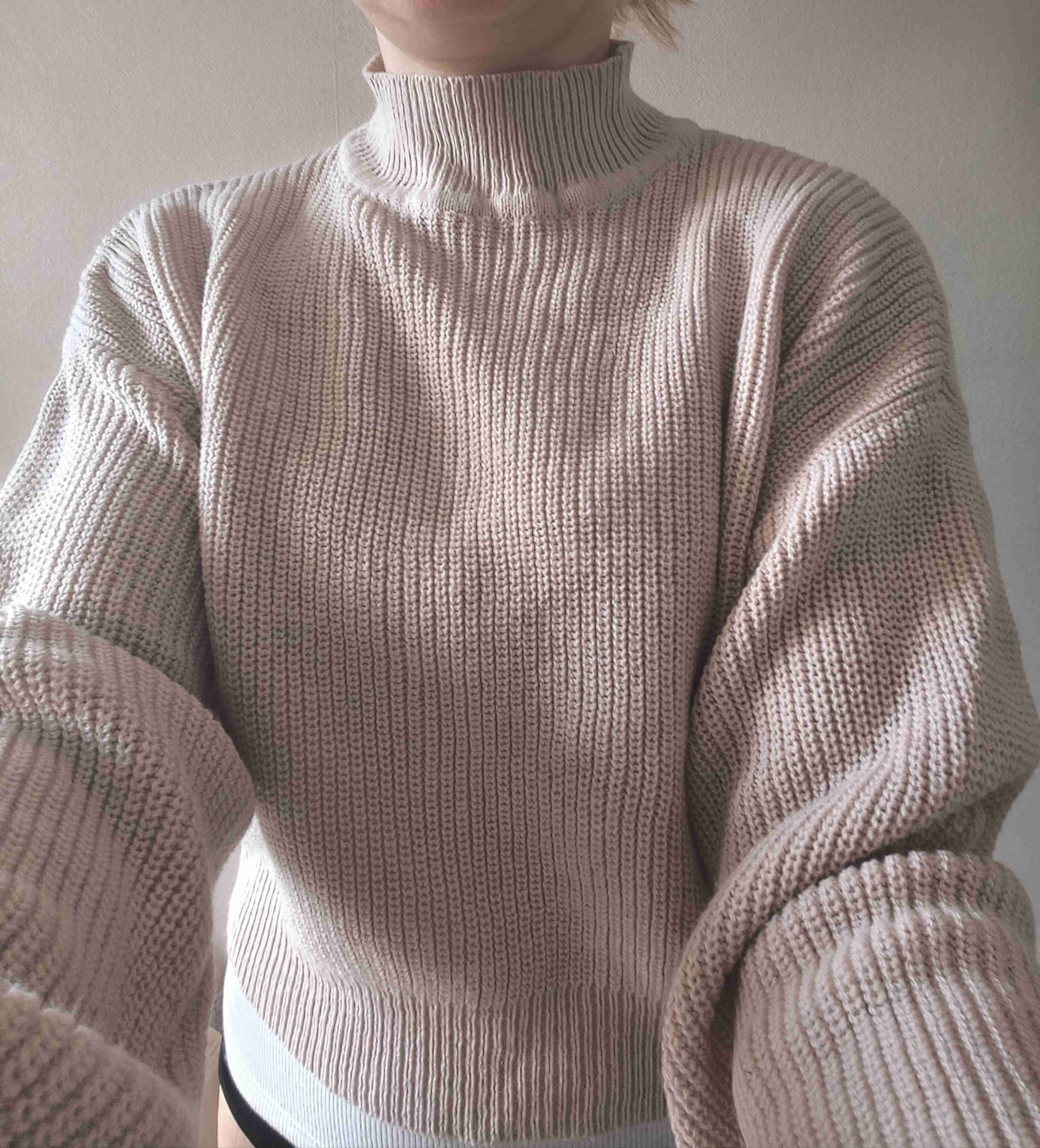 Suéter de cuello alto beige - miniatura 2