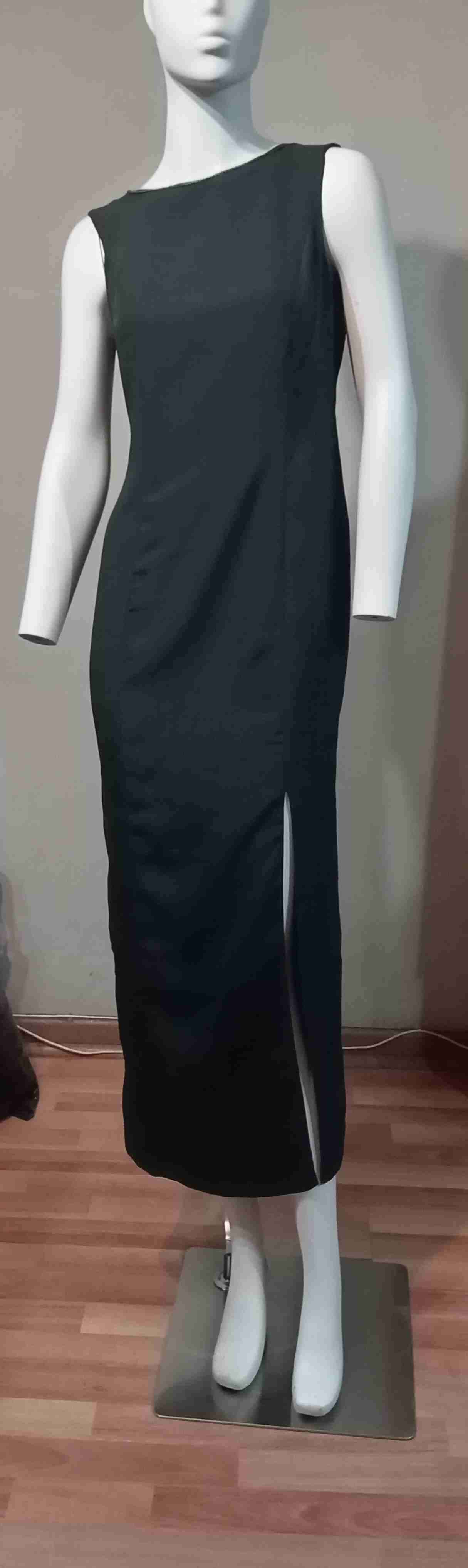 Vestido largo verde botella con abertura