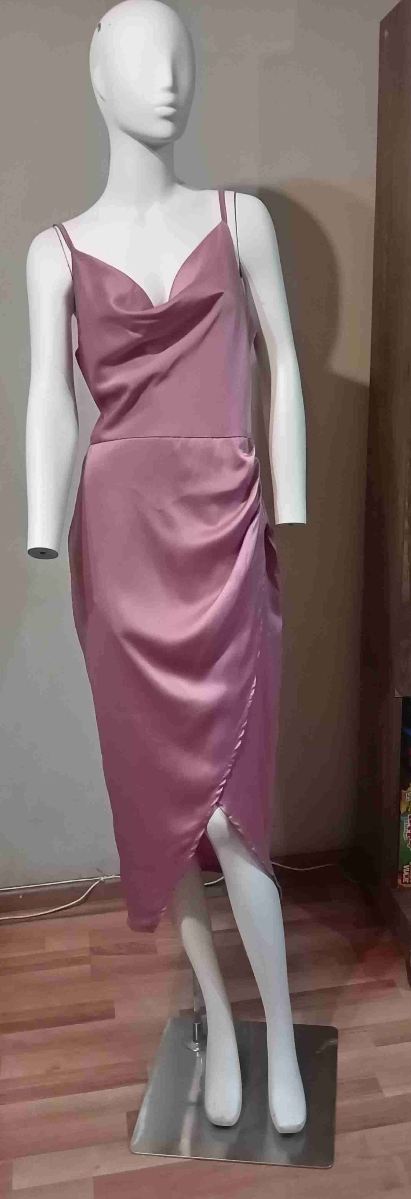 Vestido de noche rosa elegante