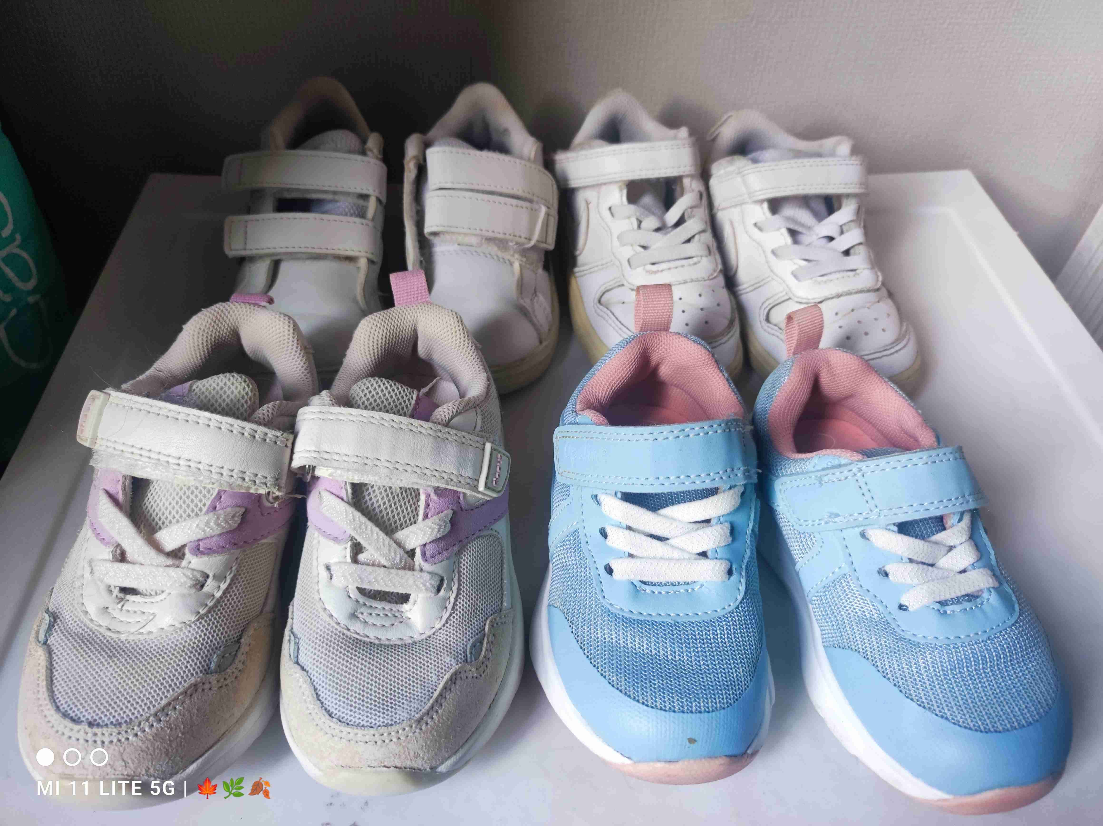 Zapatillas infantiles variadas