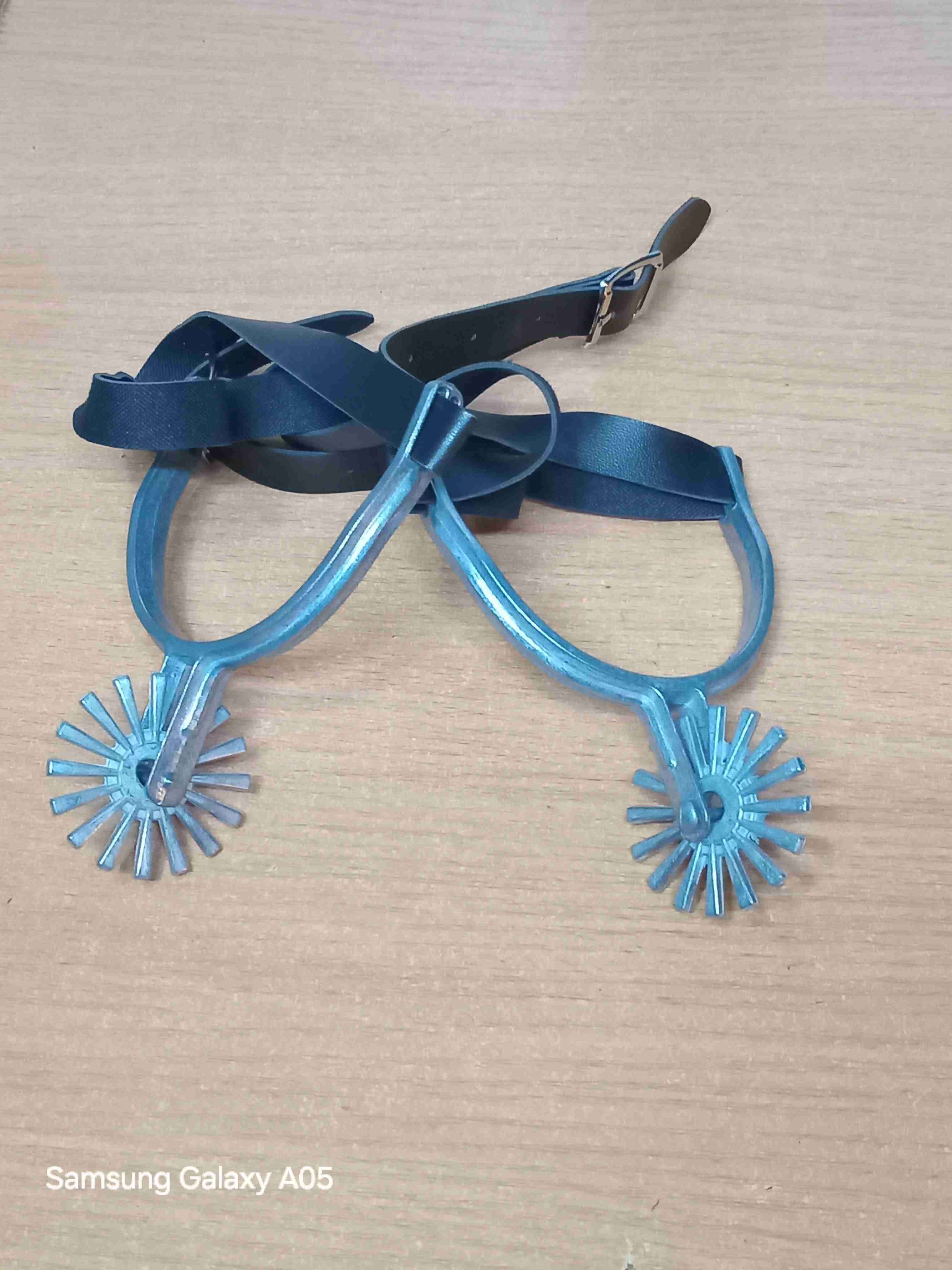 Espuelas de metal con correas - miniatura 2