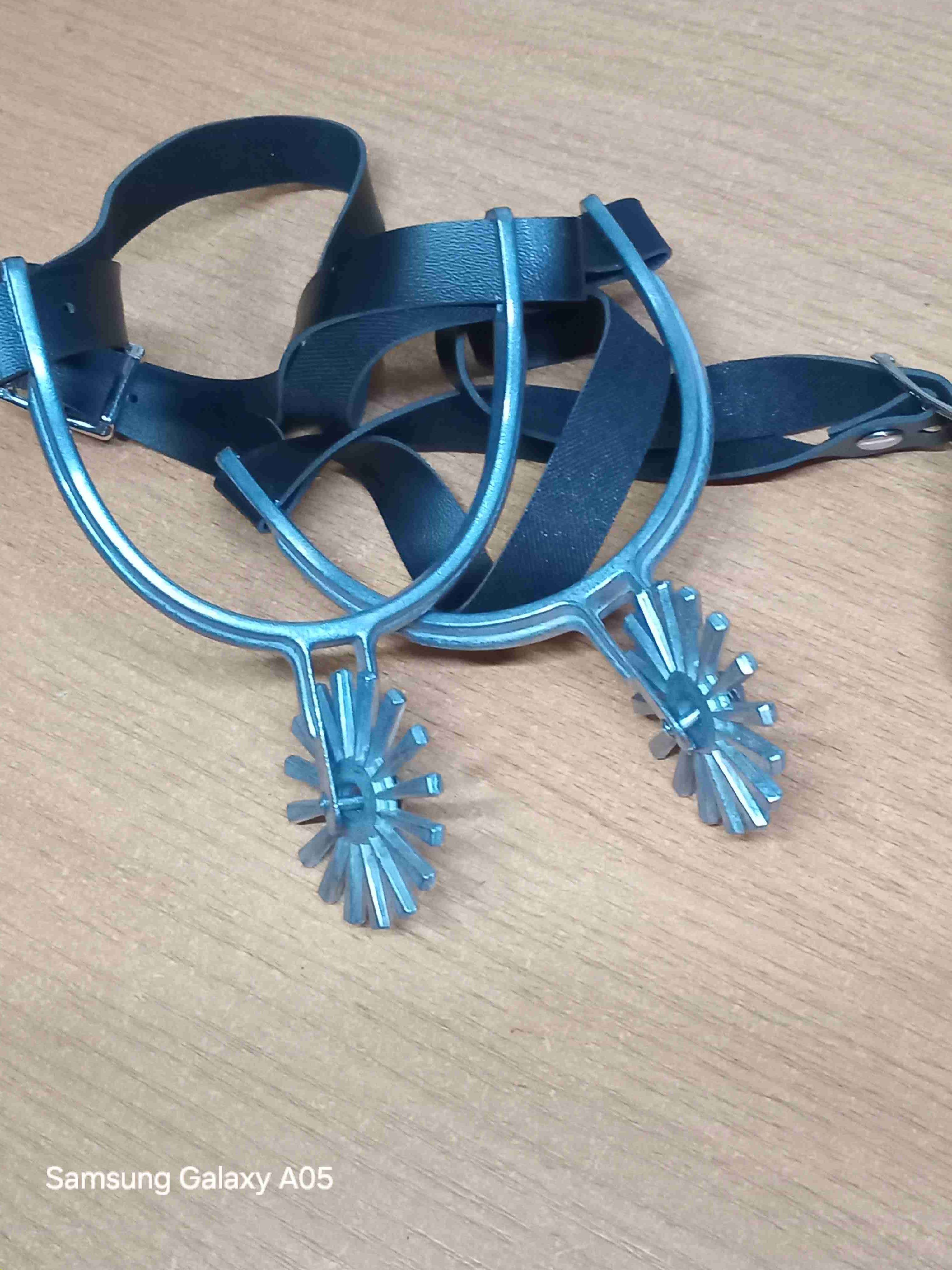 Espuelas de metal con correas - miniatura 3