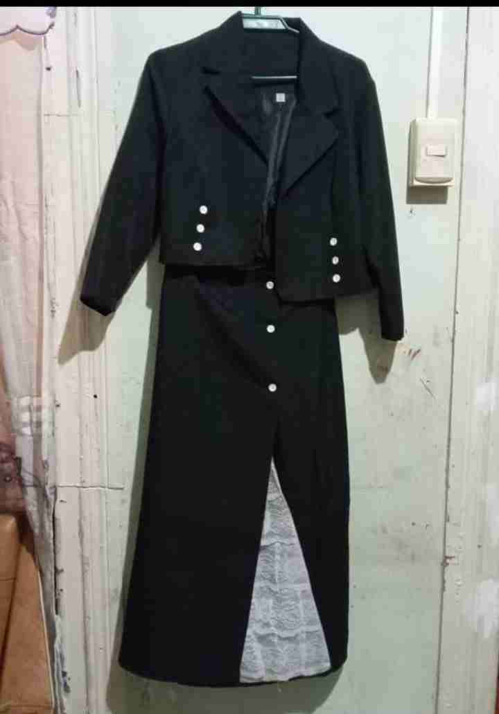 Conjunto de falda y chaqueta negro
