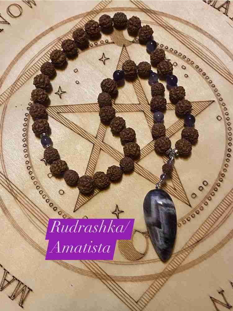Mala 45 cuentas de  Rudraksha 10 mm y piedra natur