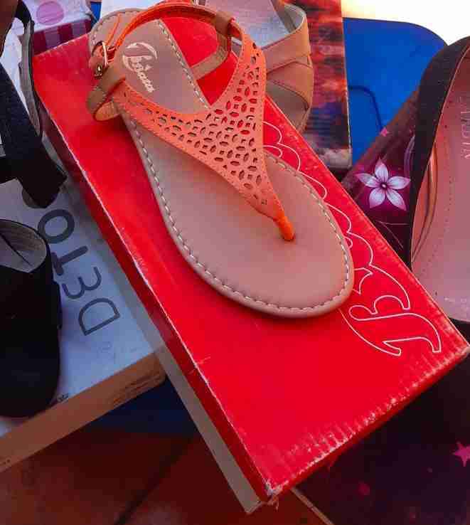 Flores artificiales coloridas - miniatura 5