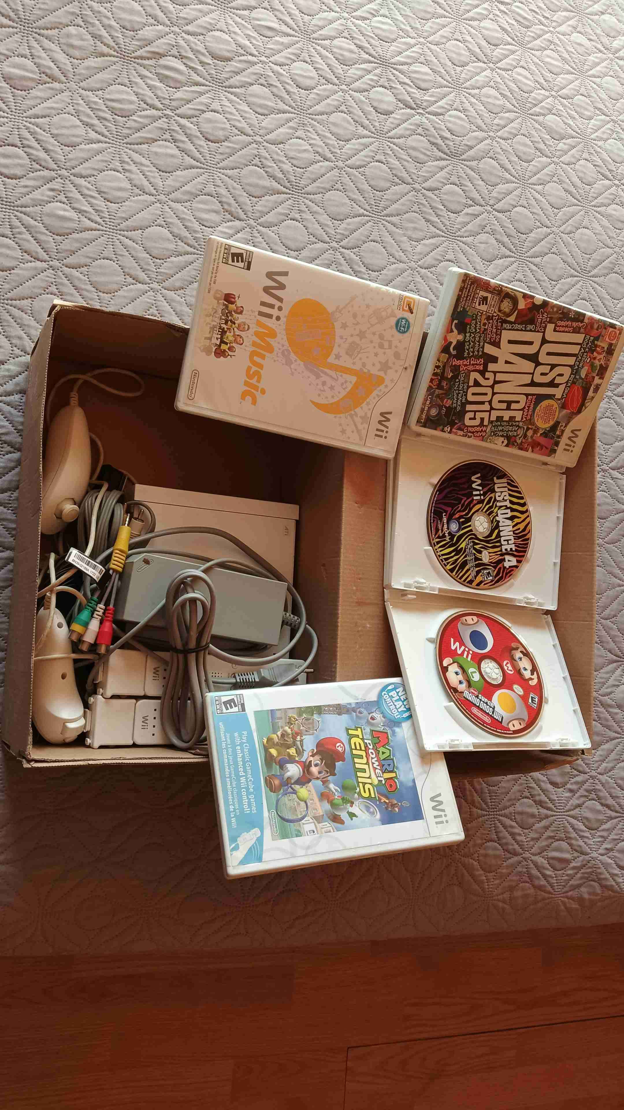 Consola Wii con accesorios y juegos - miniatura 2