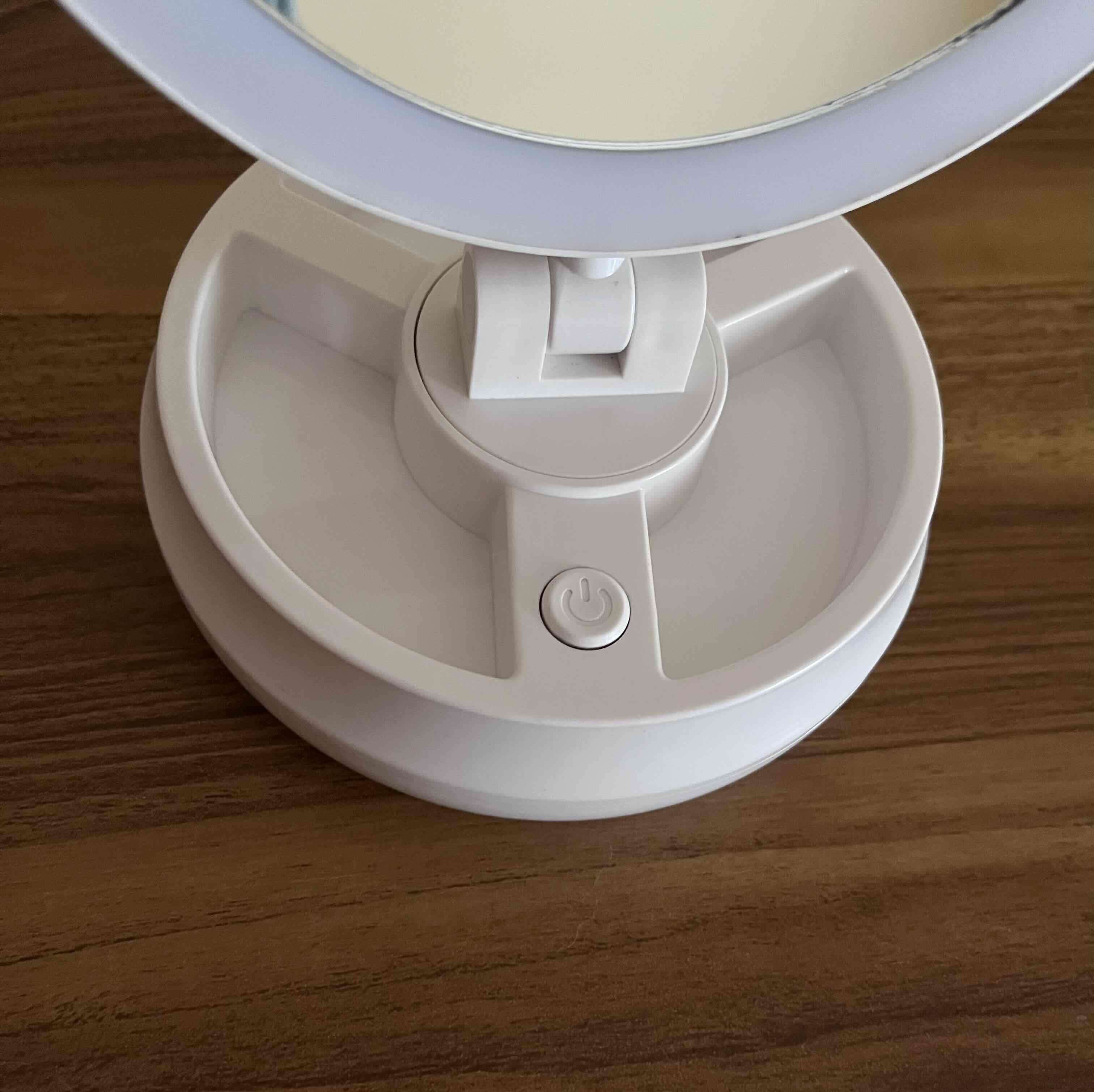 Espejo con luz LED ajustable con aumento - miniatura 2