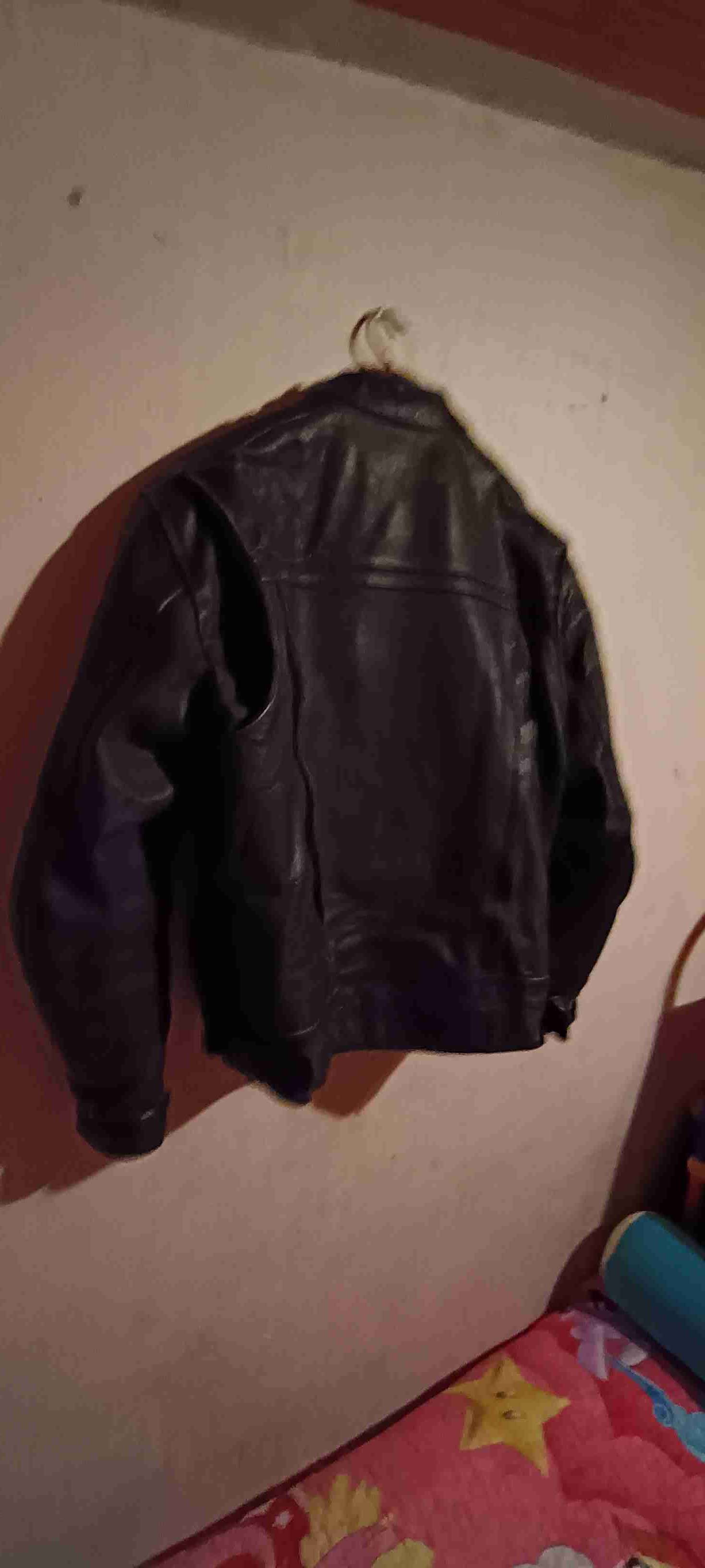 Chaqueta de cuero negra - miniatura 2