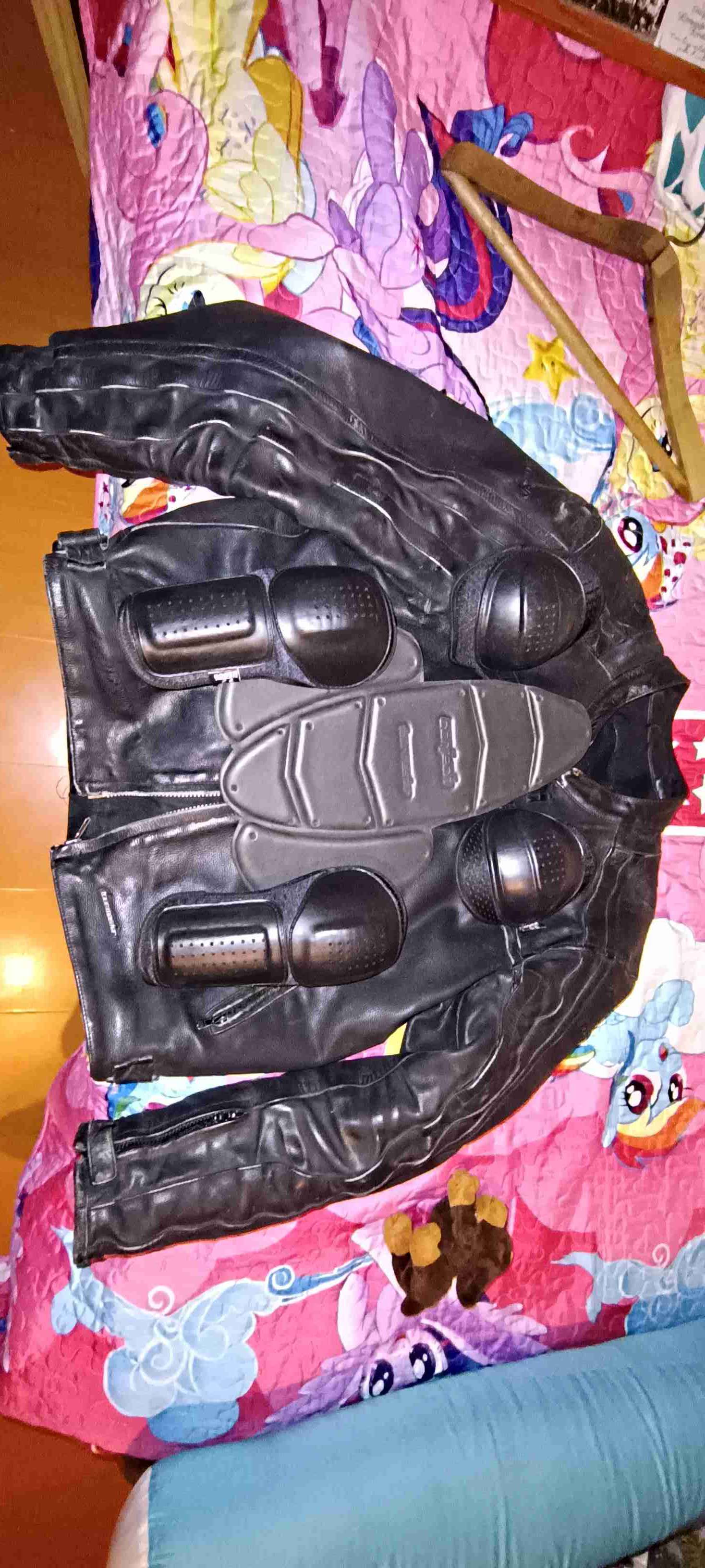 Chaqueta de cuero negra - miniatura 4