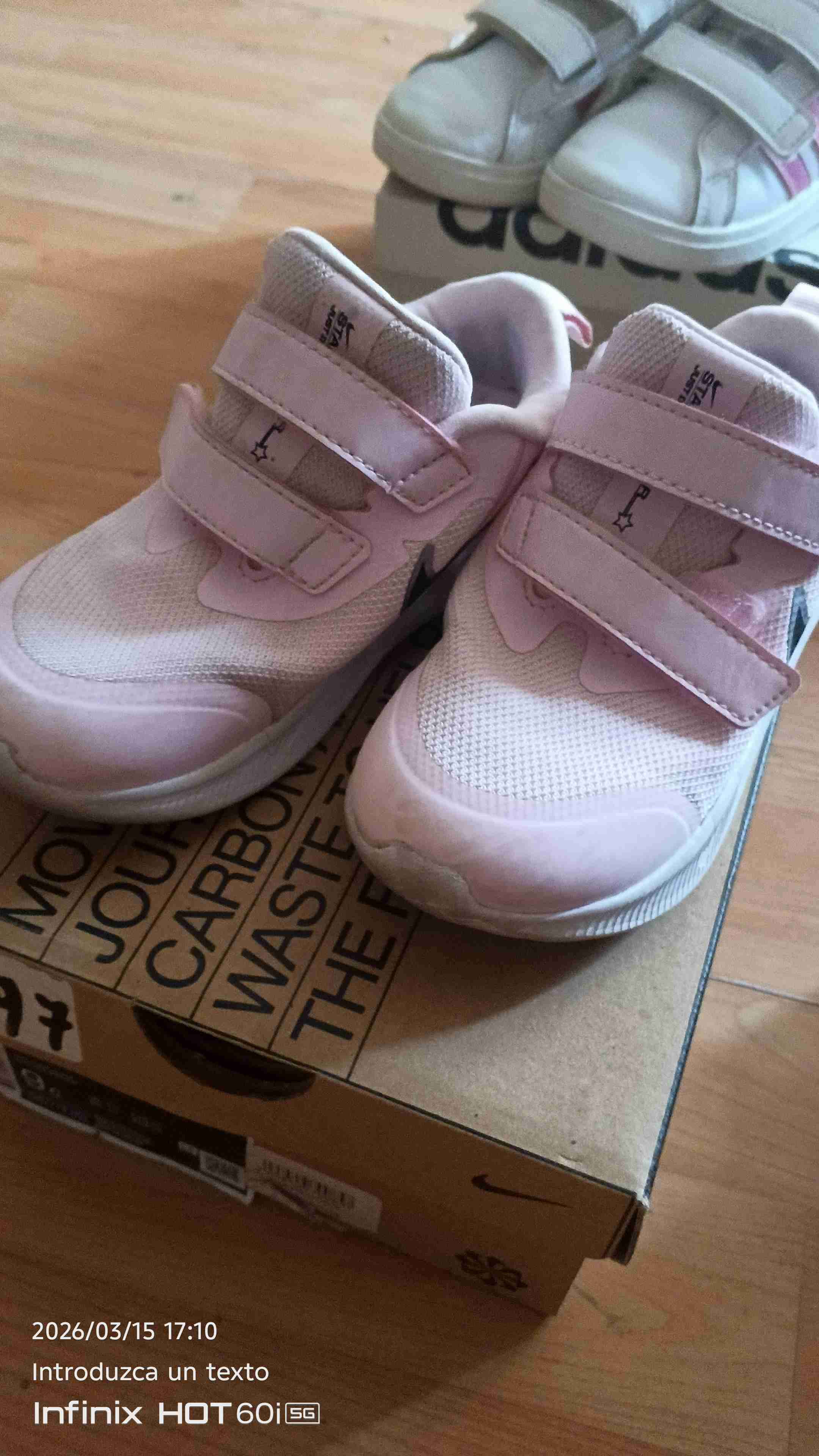 Zapatos y zapatillas de niña - miniatura 2