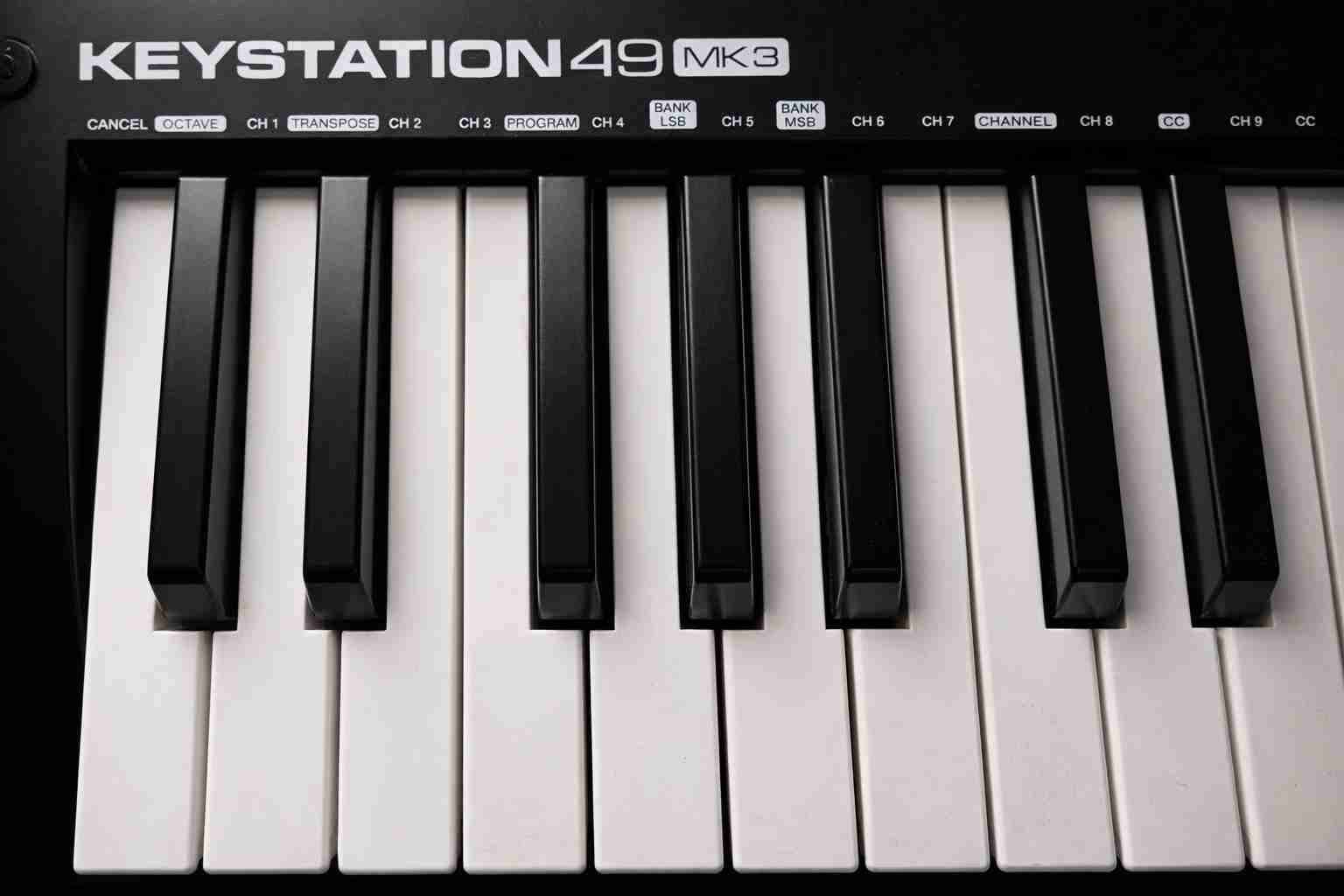 Teclado controlador MIDI M-Audio - miniatura 2