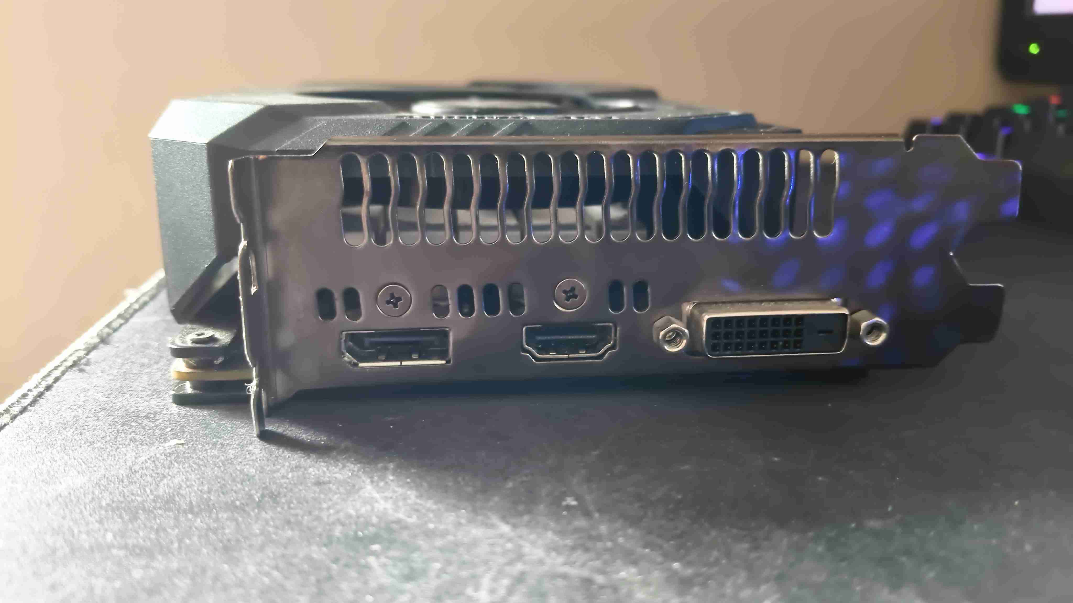 Tarjeta gráfica ASUS TUF Gaming GTX 1650 Super - miniatura 4