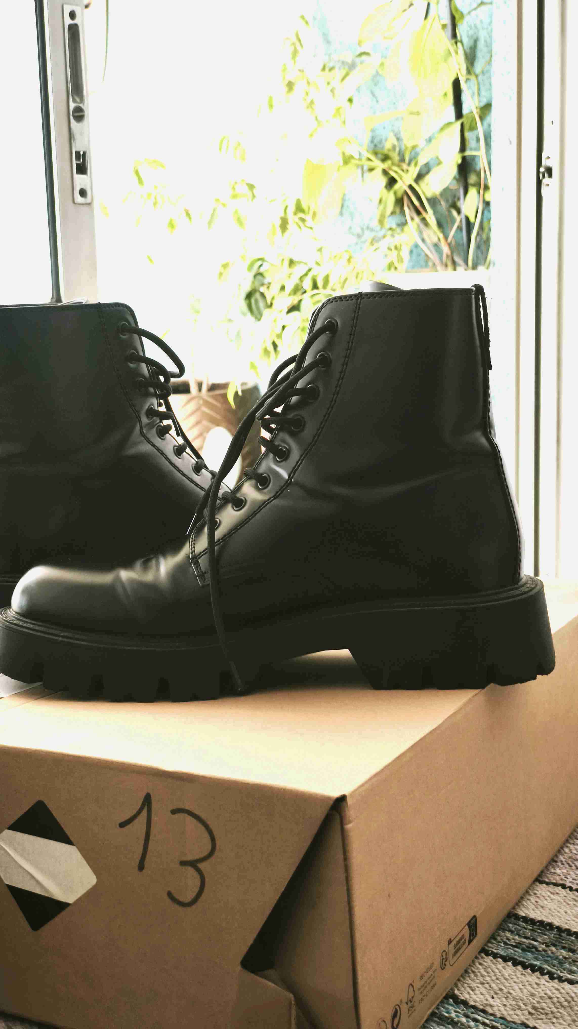 Botas negras de cuero con plataforma - miniatura 2