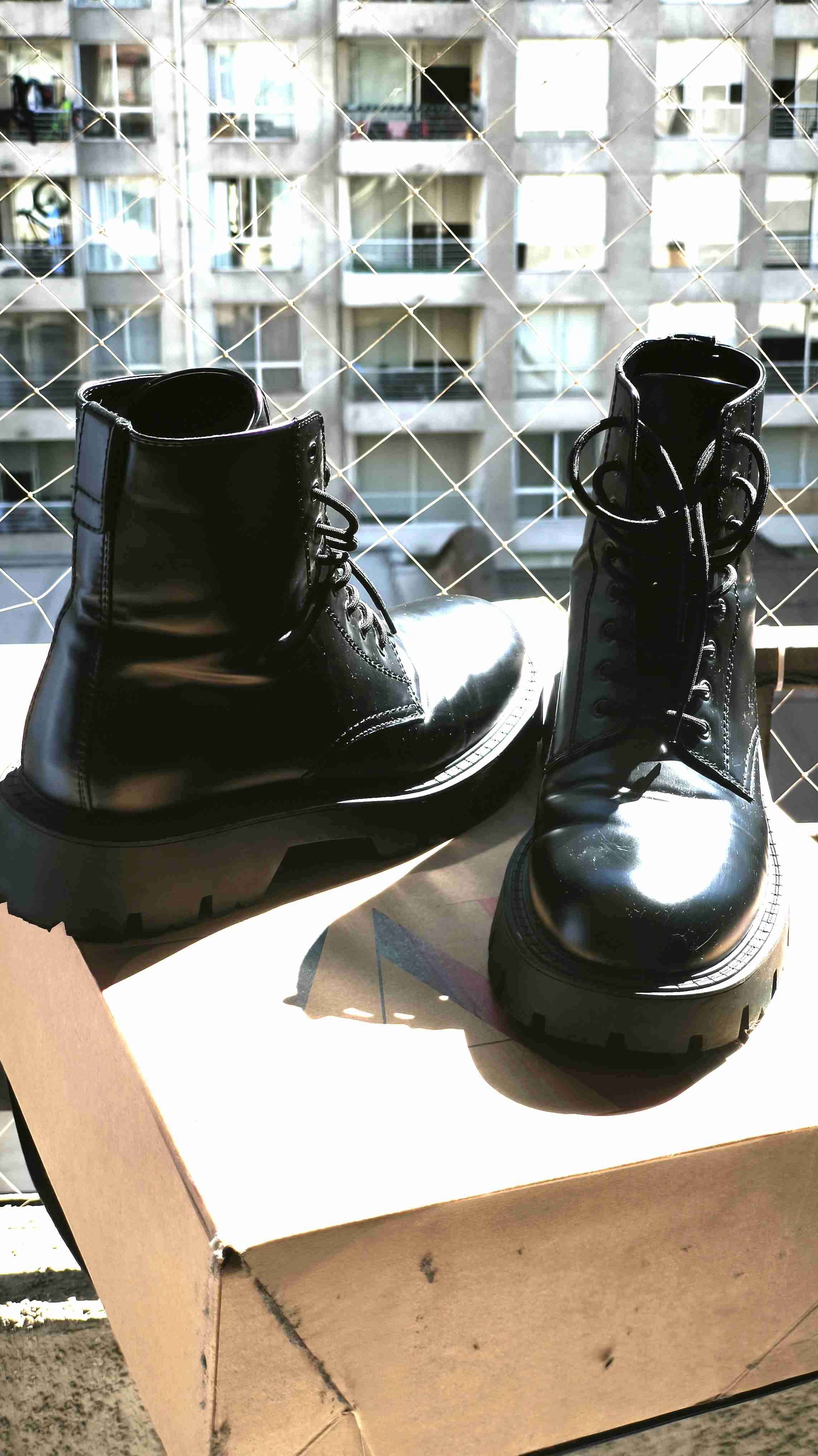 Botas negras de cuero con plataforma - miniatura 3