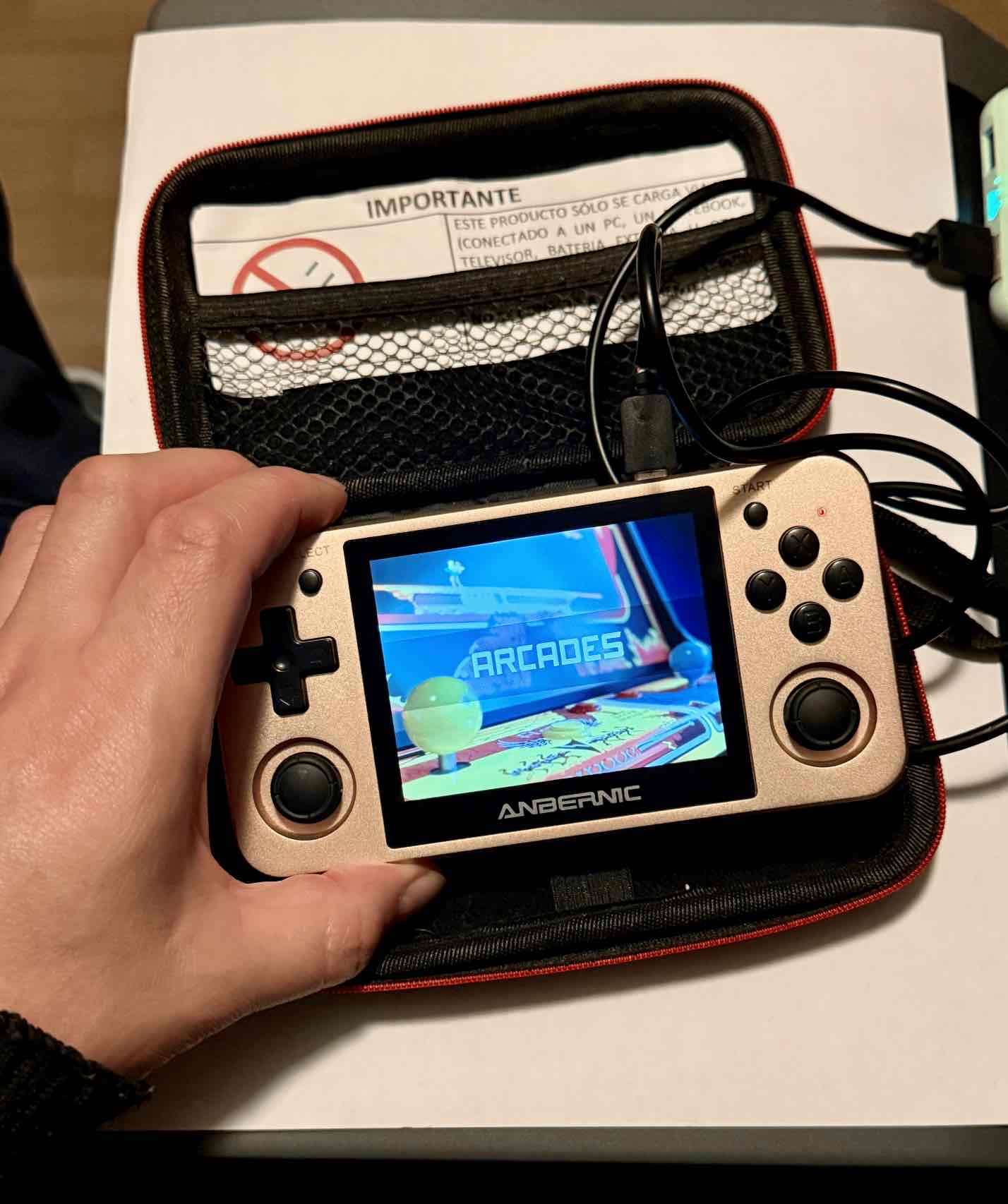 Consola portátil retro Anbernic con bolso - miniatura 6