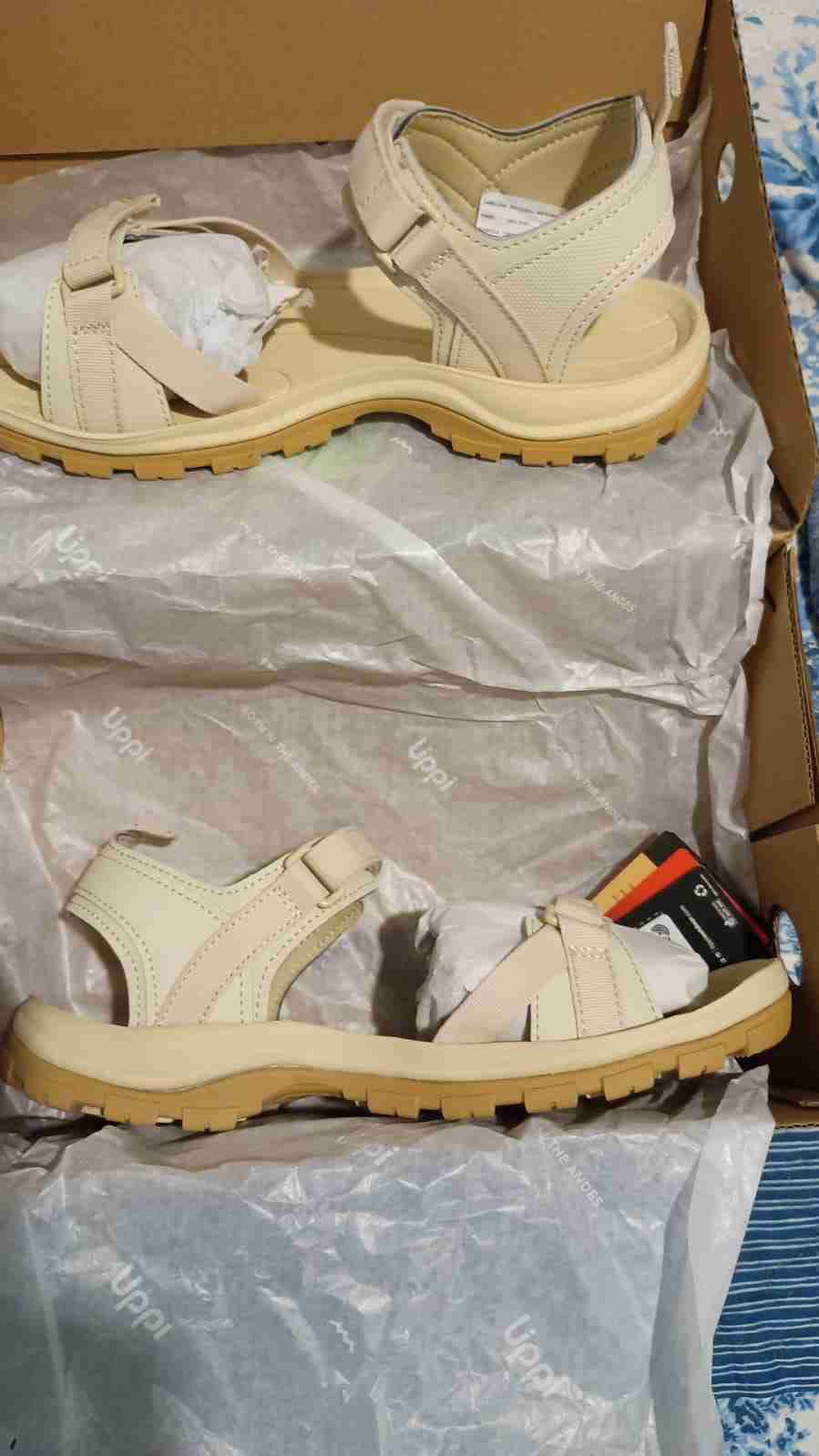 Sandalias beige de cuero