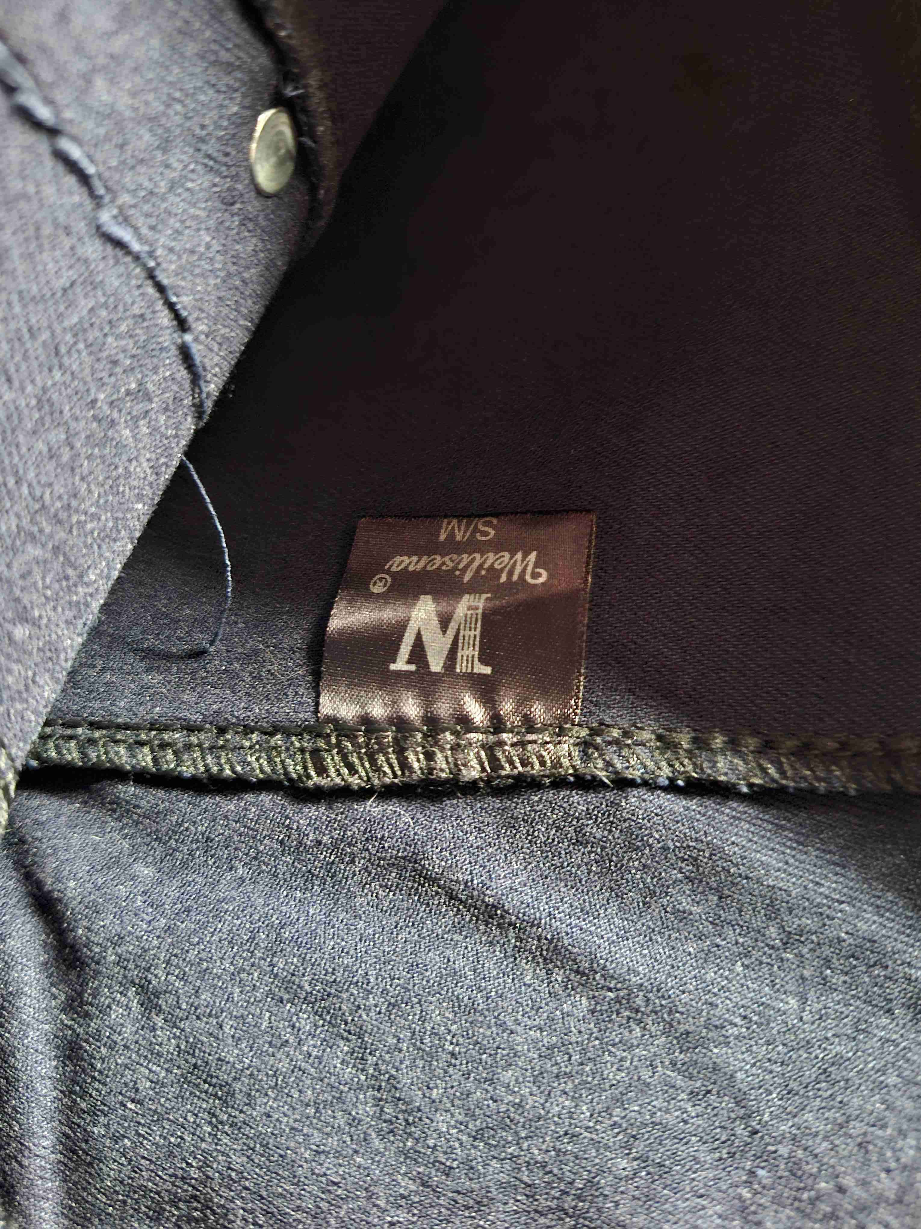 Shorts oscuros con botones dorados - miniatura 3