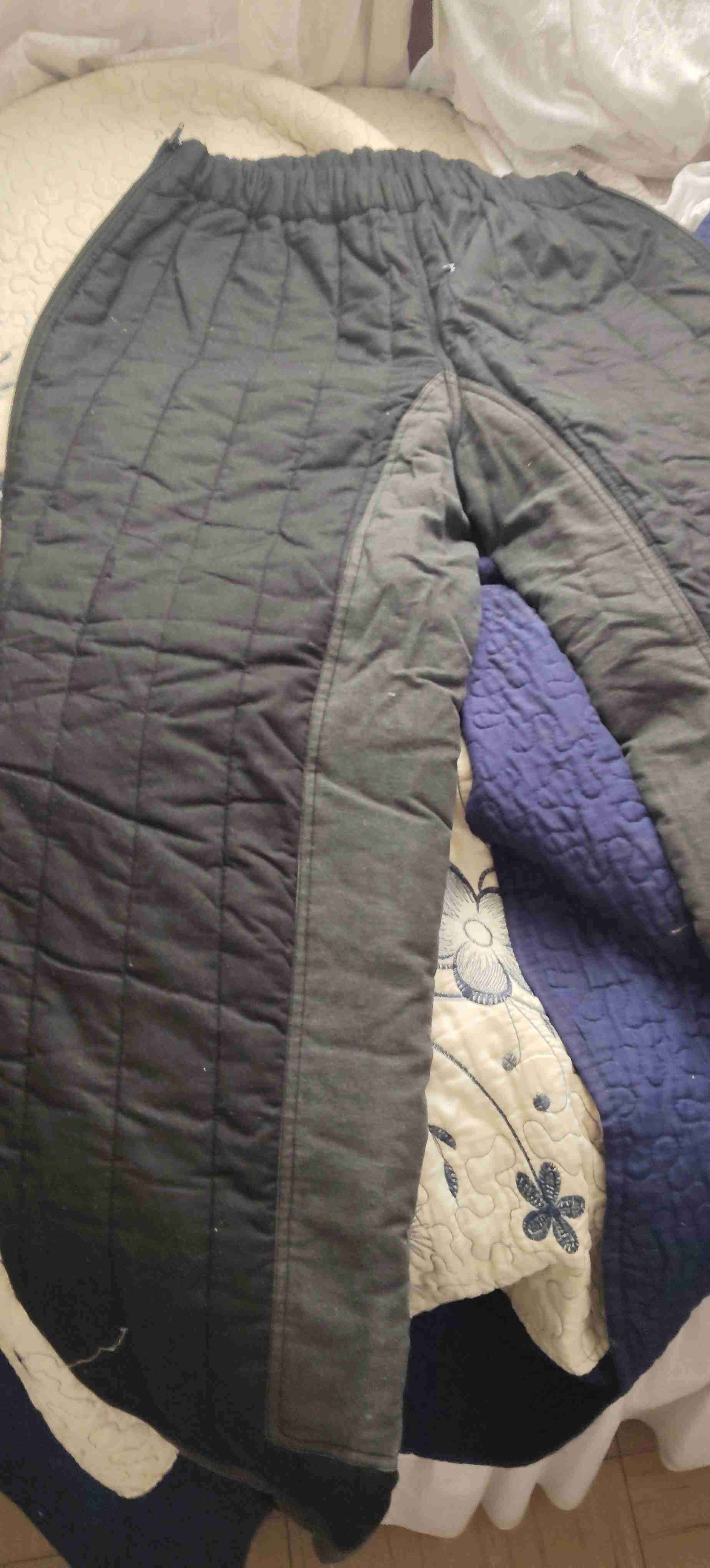 Pantalones acolchados gris oscuro